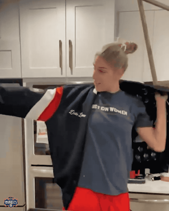elena-belle-video.2023-08-25-16_44_49.gif