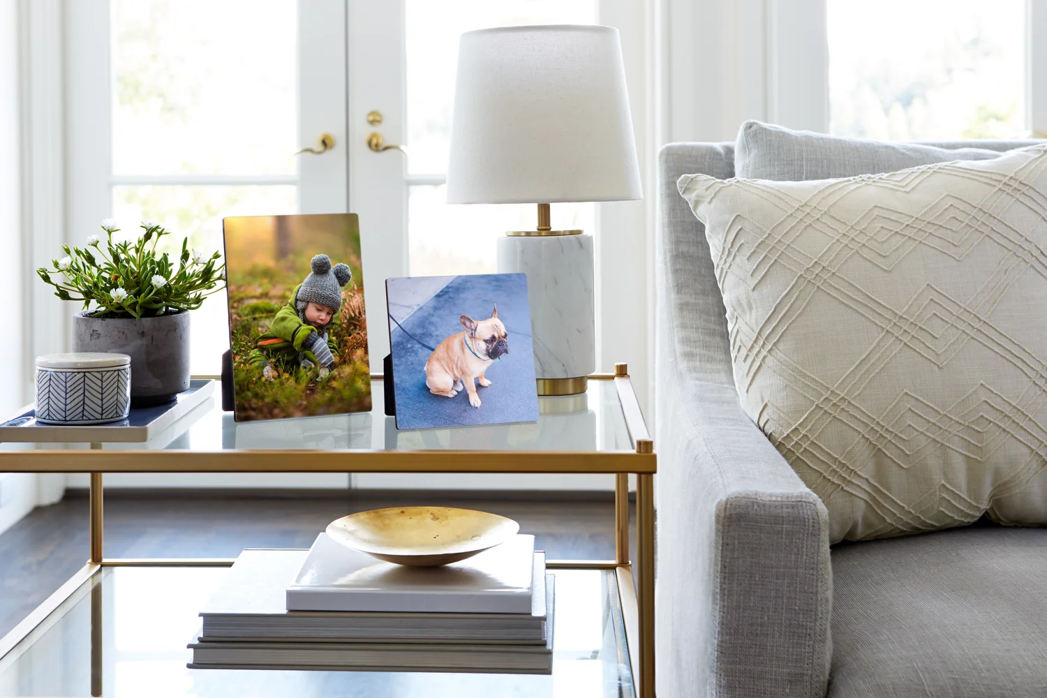 2pictureframes_livingroom.jpg