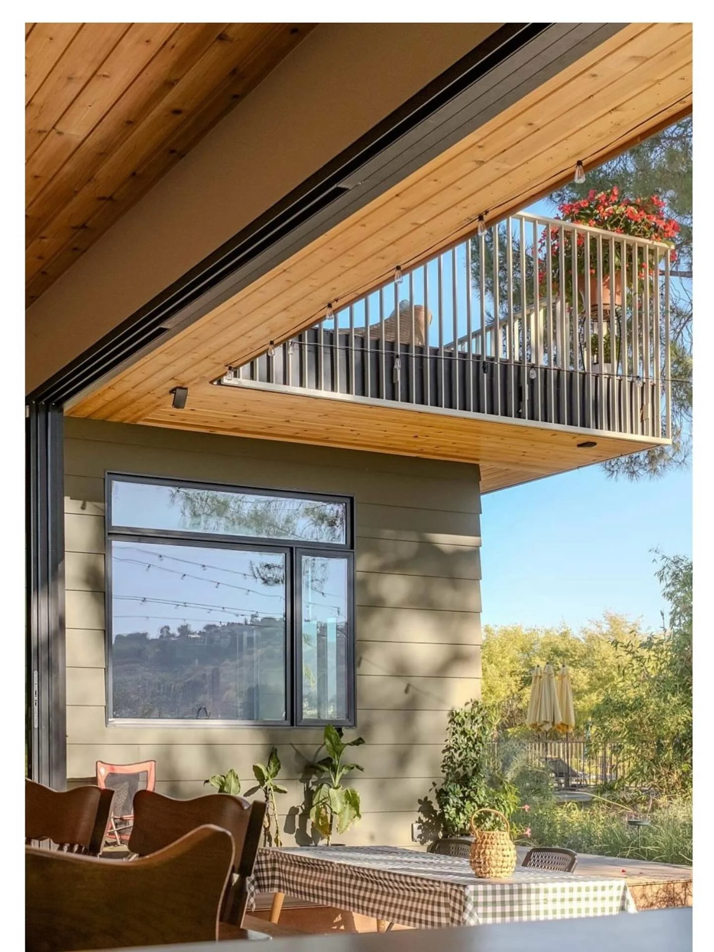 West Ave 33 completed early 2025.
New 2-story residence in Mount Washington.
Architect @karabachian 
Interiors @hannahshowalterdesign 
Photo Anthony Stoffella