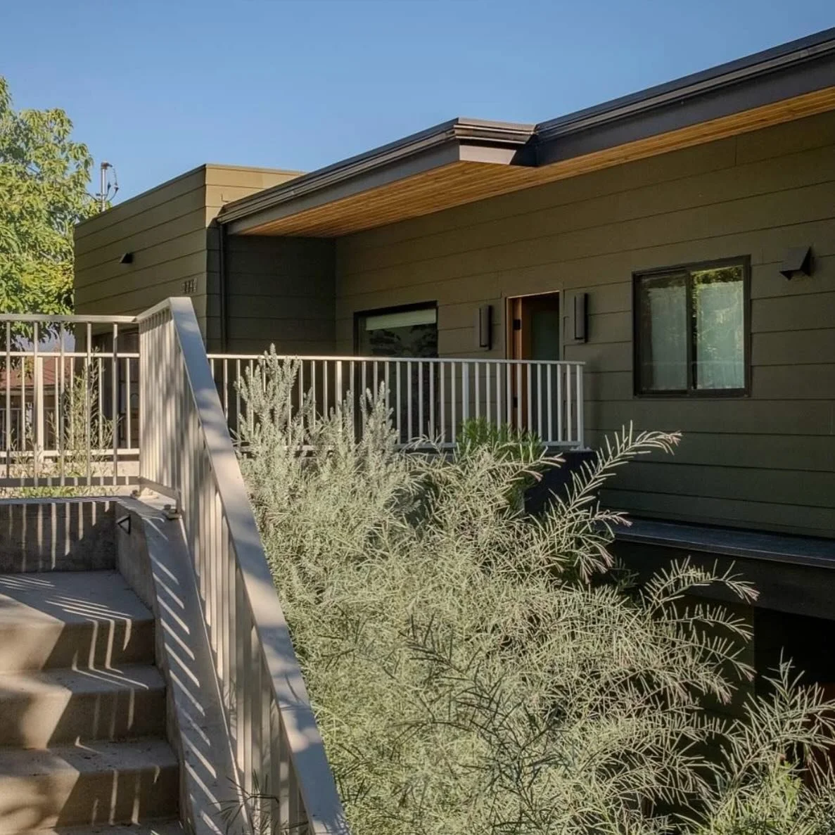 West Ave 33 completed early 2025.
New 2-story residence in Mount Washington.
Architect @karabachian 
Interiors @hannahshowalterdesign 
Photo Anthony Stoffella