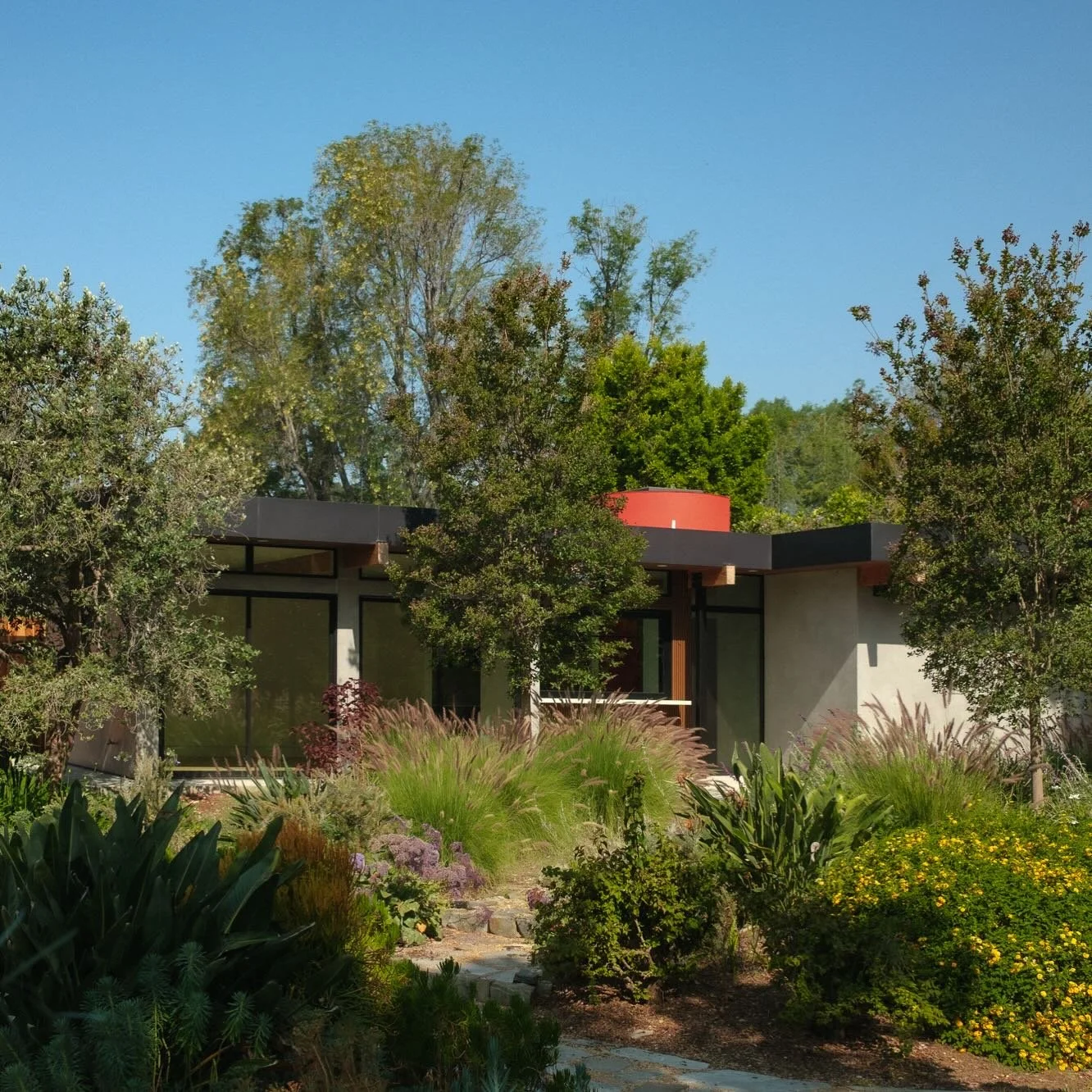 Newly completed ADU on Orange Grove Ave in Sierra Madre.
Architect @karabachian 
Builder @unitedfirmconstruction
Photo @astoff929