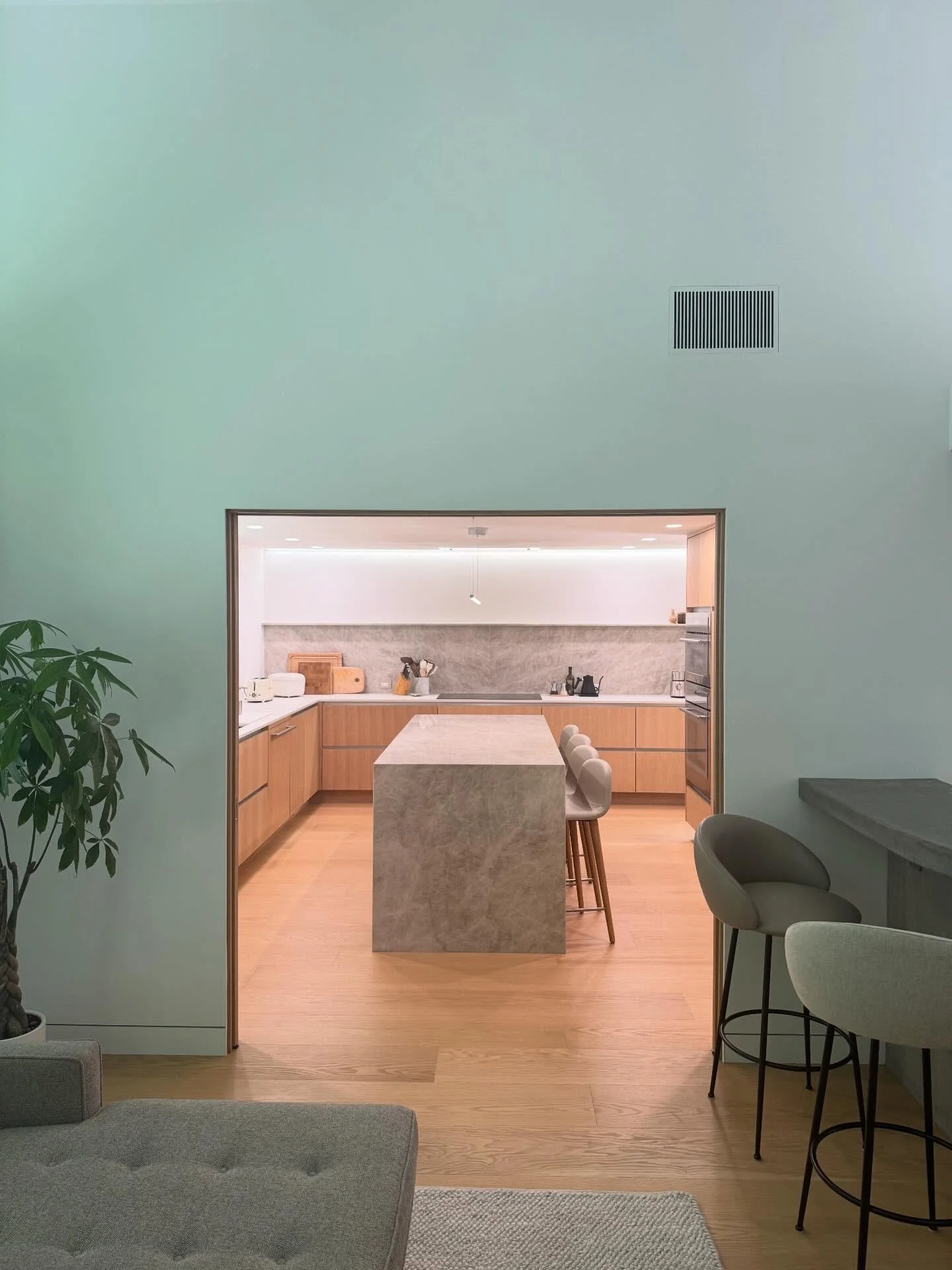 Sheri Ln in Long Beach, full house remodel. 
Concealed @subzeroandwolf kitchen exhaust in the ceiling.
@julialatouch @d_touch the most trusting clients are the best clients.