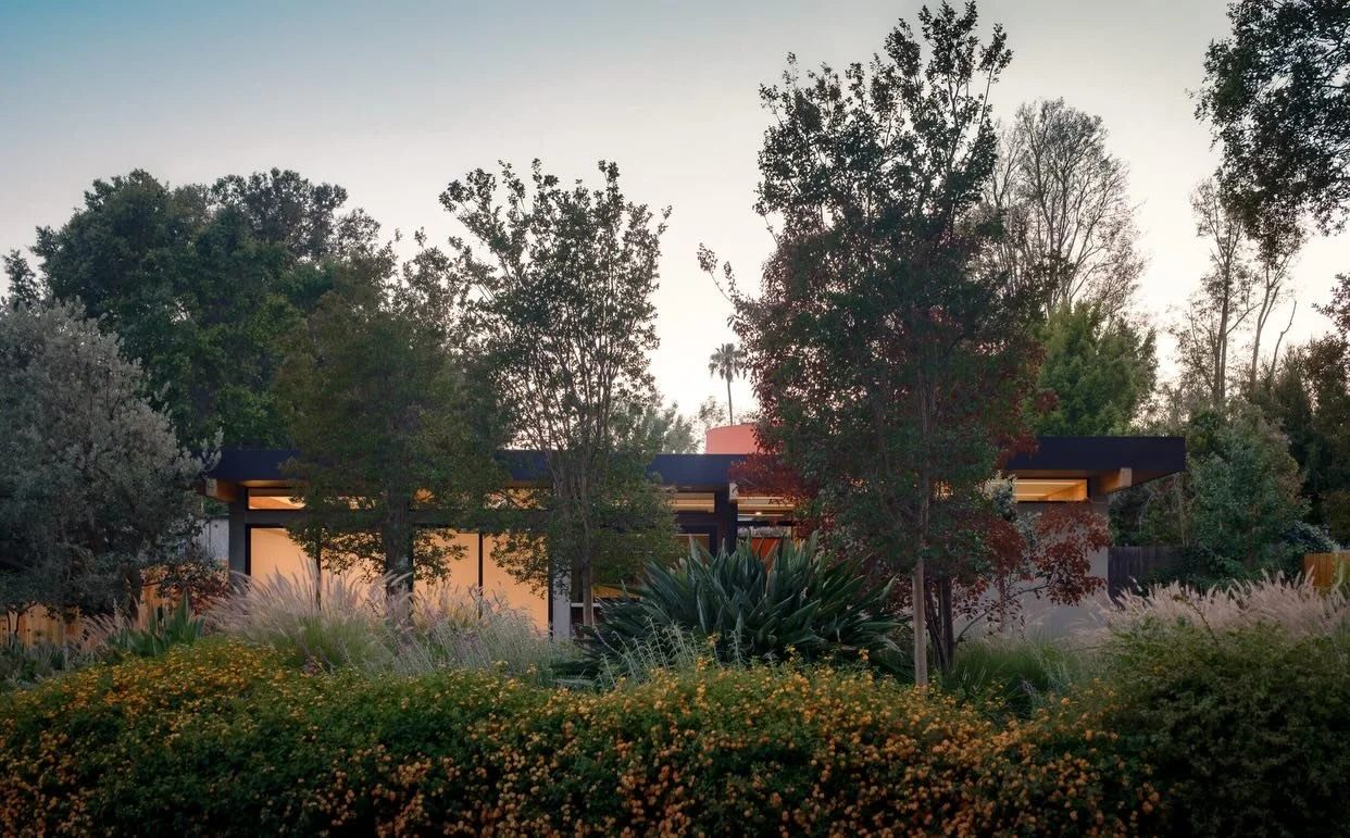 Orange Grove Ave ADU recently completed in Sierra Madre.
A composition of simple volumes, expansive glazing, and filtered natural light, designed to blur the boundary between architecture and landscape.
Built by @unitedfirmconstruction 
Architect @ka