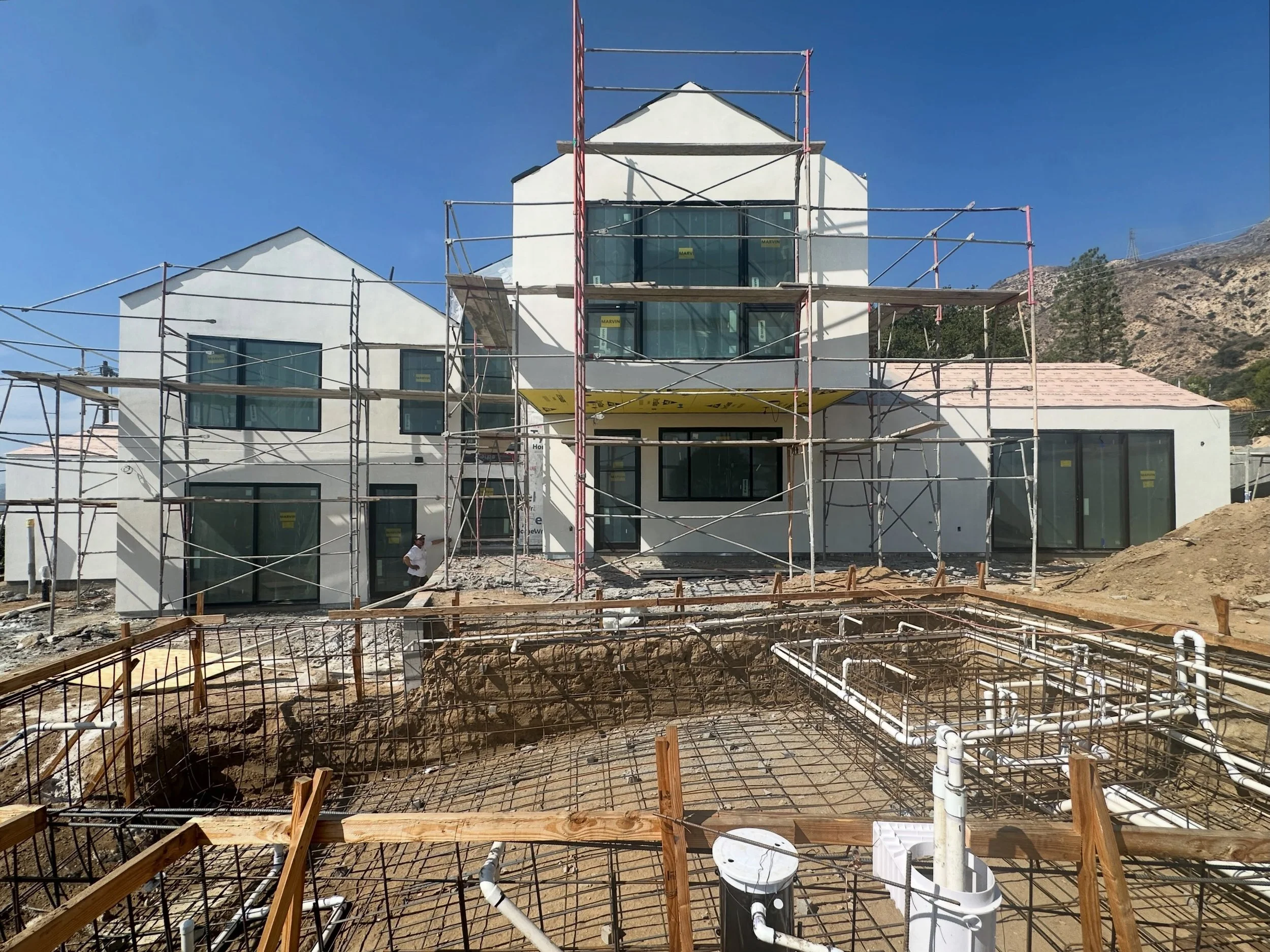Loma Alta under construction in Altadena.
Photo @frenchflamingo @sophiemeht