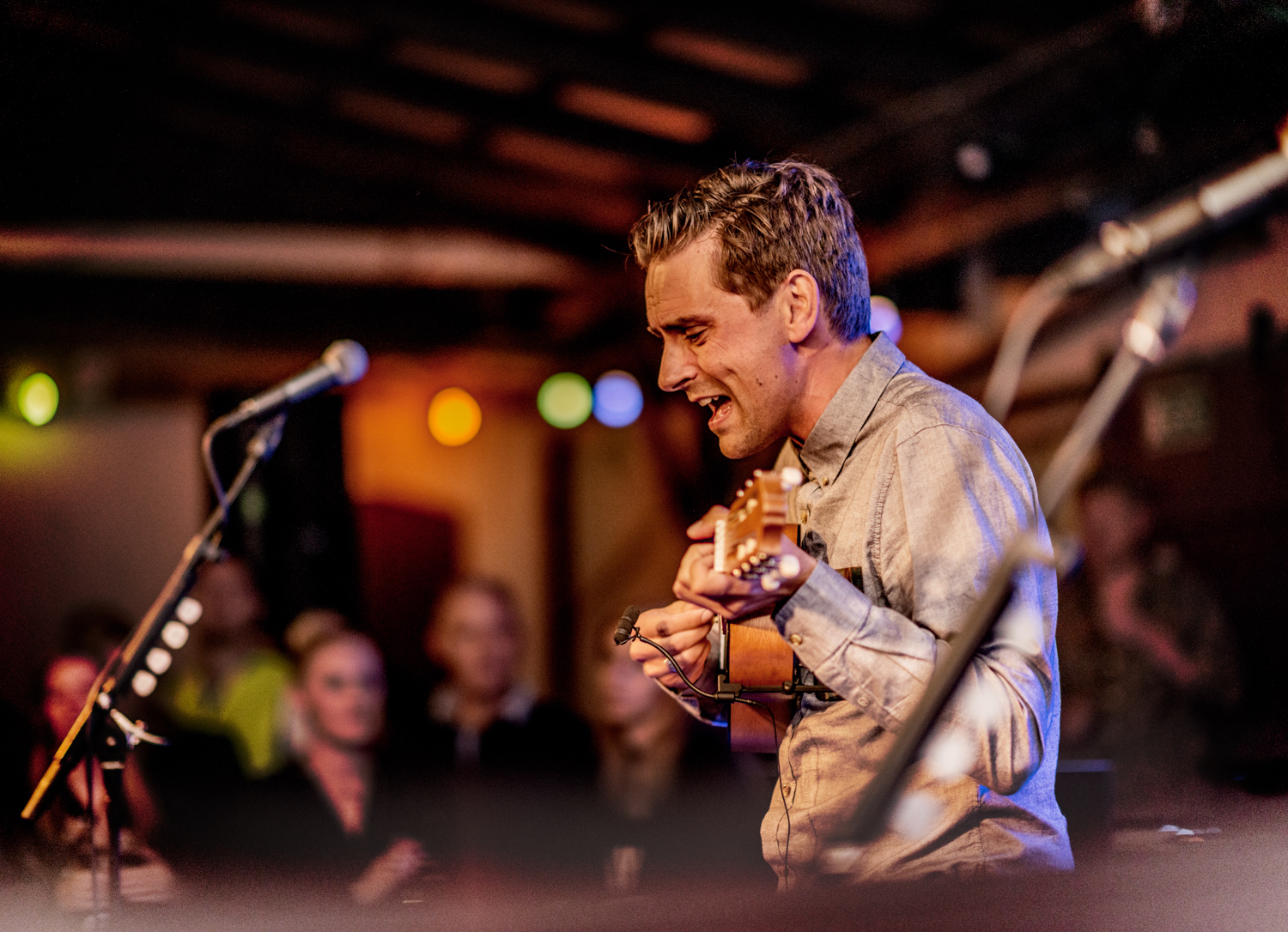 Simon-Kvamm-og-maget-lille-guitar