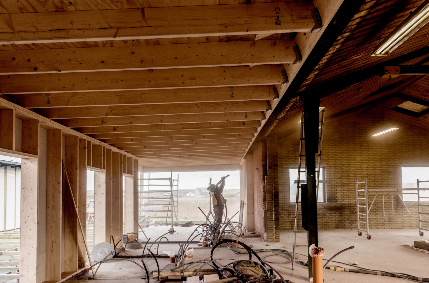 Sandblasting-inside-the-old-building_Ørhagevej-84.jpg