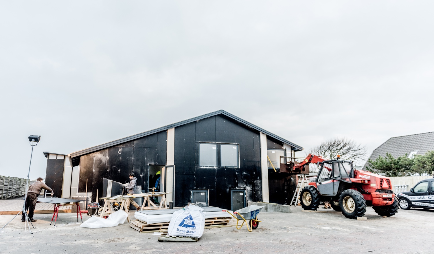 Setting-up-new-facade-panels_Ørhagevej-84.jpg