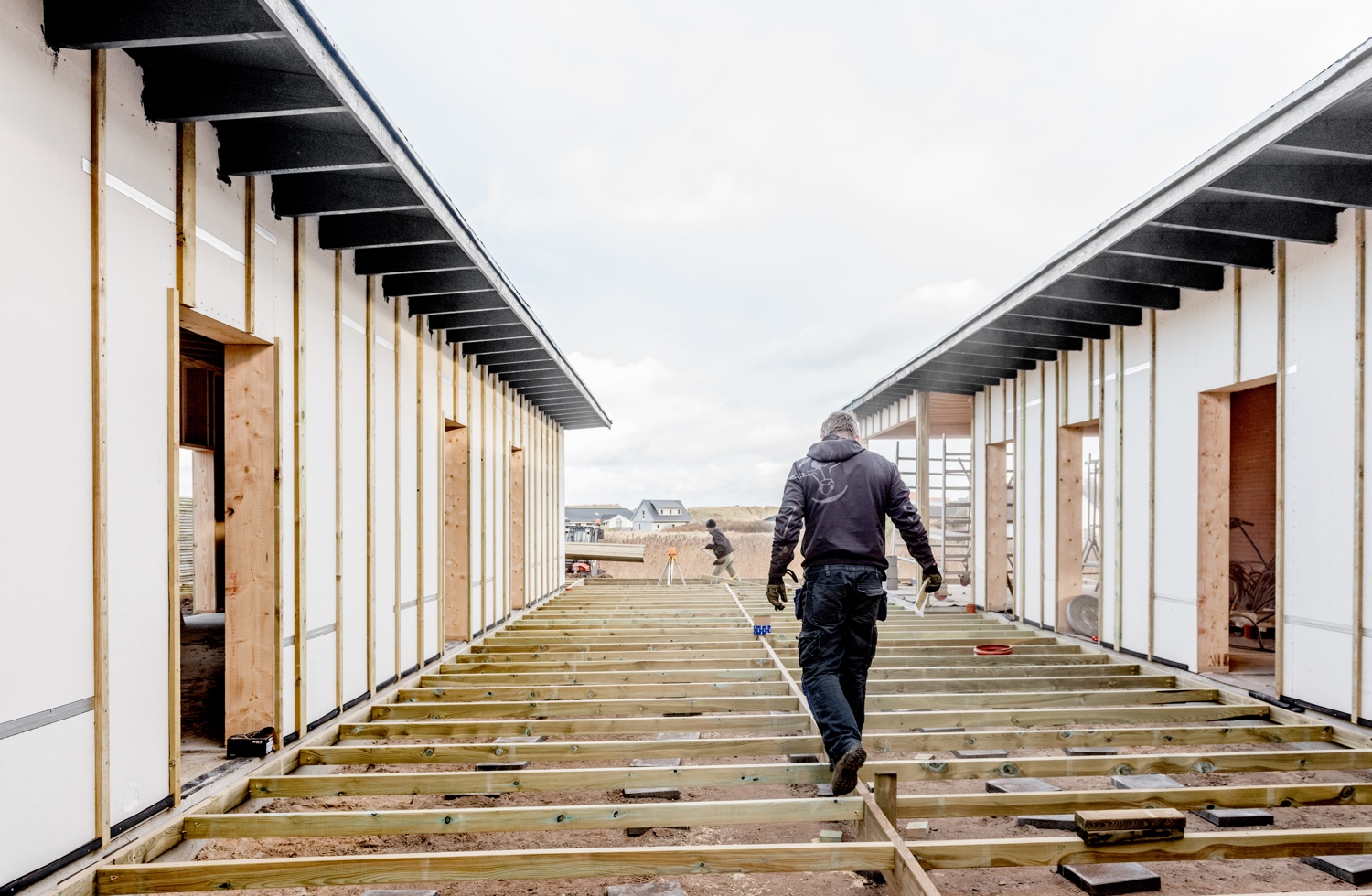 Johnsen-making-the-new-terrace_Ørhagevej-84.jpg