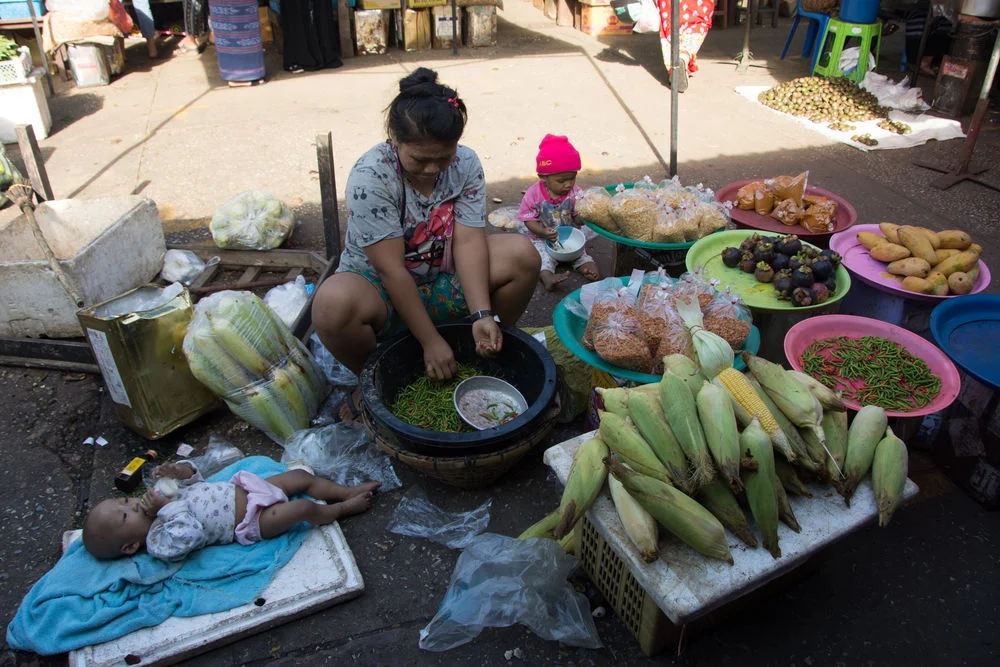Mother_in_a_market_-_Ellyn_Schellenberg_.jpg
