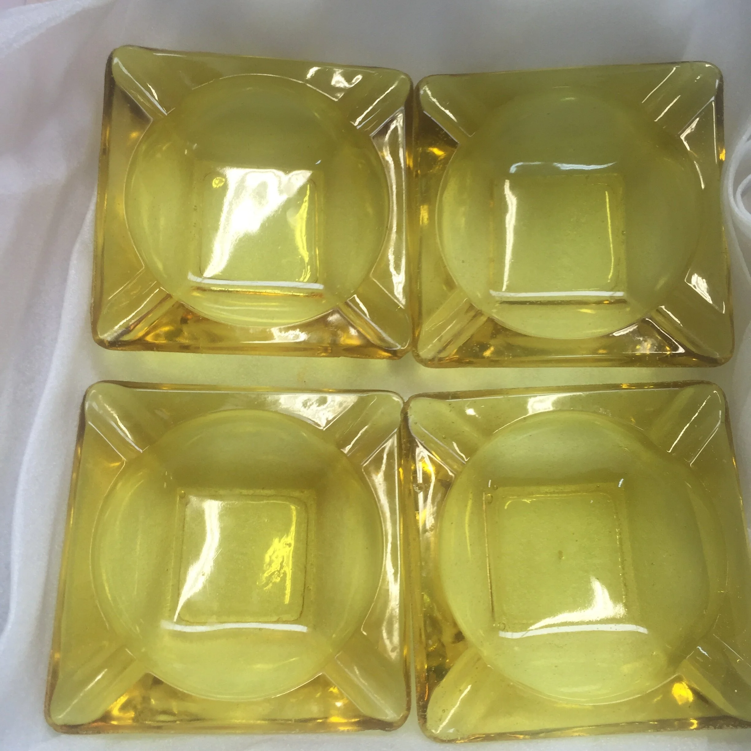 Smash plastic ashtray - Outlander S3