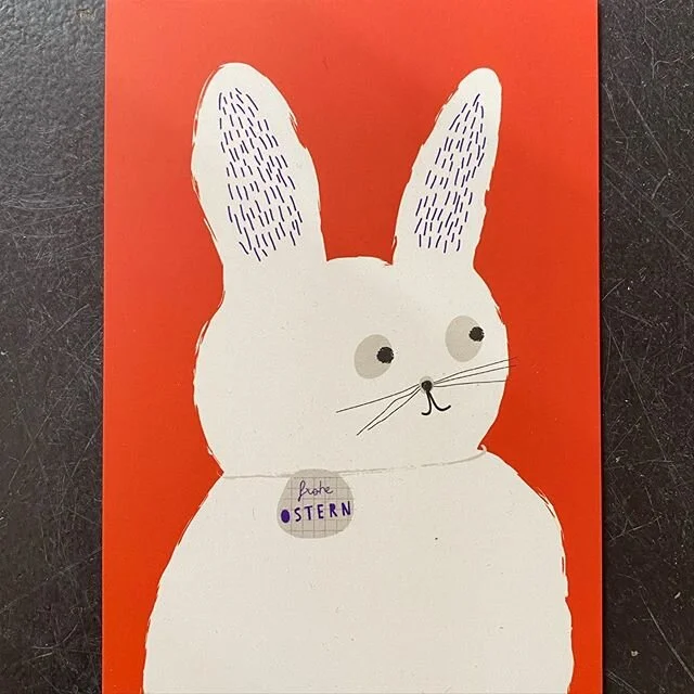 .
&Uuml;berraschuuuuung...
.
Ich schicke f&uuml;r Euch ein P&auml;ckli - mit Wunschtext auf dieser s&uuml;ssen Karte - direkt zu Euren Liebsten 🧡
Bestellt per Mail
womenart@bluewin.ch
Oder per Telefon, dann f&uuml;hre ich Euch virtuell durch den Lad
