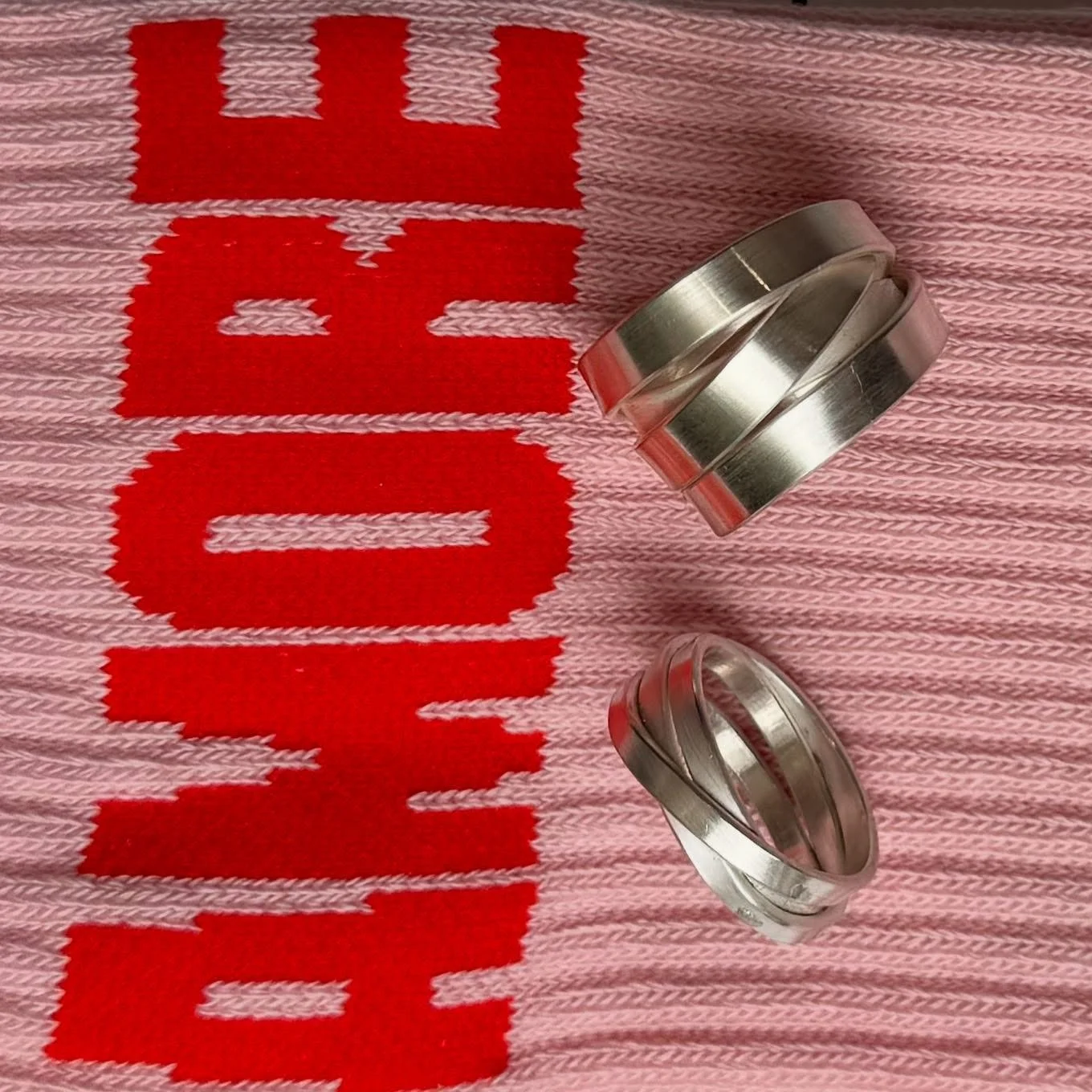 .
.
PUT A RING ON IT
.
.
.
.
#handgeschm&uuml;ckt
#ringring 
#gnusch 
#ring
#perlen 
#weilh&uuml;bsch
#schm&uuml;ckdichhappy
#mitoderohne
#lassdichbeschenken
oder
#kaufsdireinfachselber
#schmuckst&uuml;ck
#contemporaryjewelry 
#contemporaryjewellery
