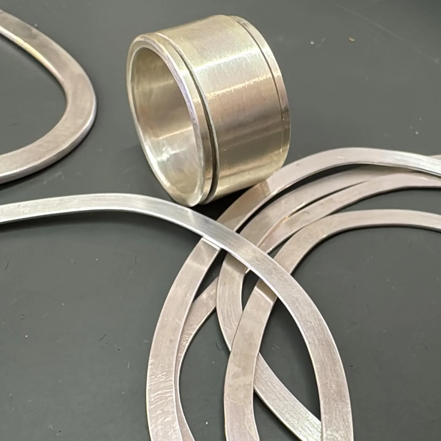 .
.
Silver ubble bubble ubble.
.
.
.
.
#handgeschm&uuml;ckt
#rettungsring 
#weilh&uuml;bsch
#schm&uuml;ckdichhappy
#mitoderohne
#lassdichbeschenken
oder
#kaufsdireinfachselber
#schmuckst&uuml;ck
#contemporaryjewelry 
#contemporaryjewellery
#zeitgen&o