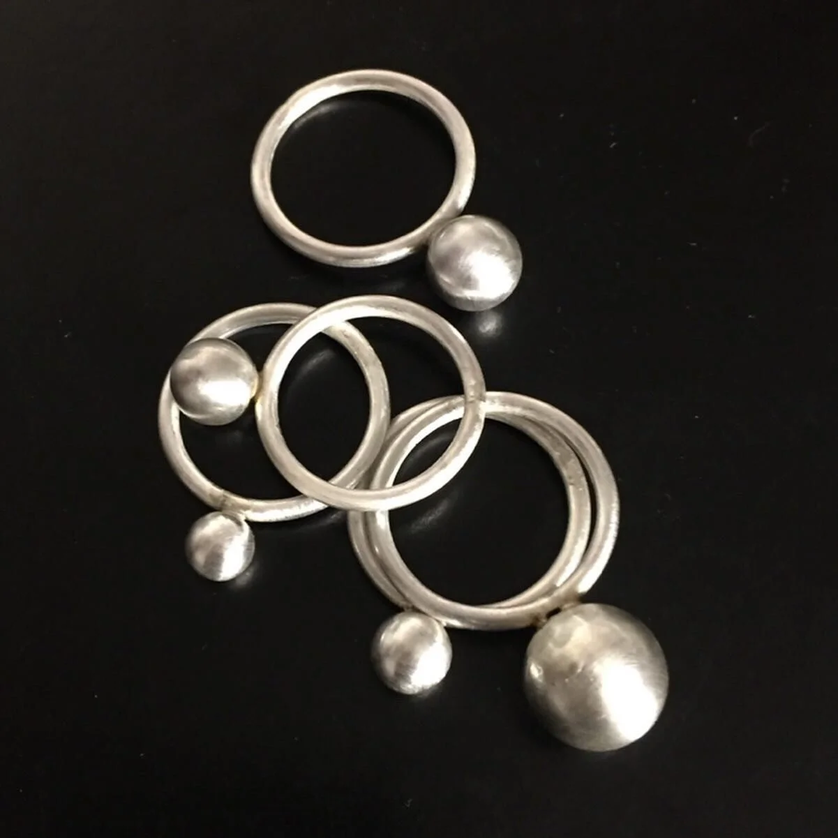 .
.
&hellip;so many rings, not enough fingers.
.
PUT A RING ON IT.
.
.
.
.
#handgeschm&uuml;ckt 
#rettungsring 
#weilh&uuml;bsch 
#schm&uuml;ckdichhappy 
#mitoderohne 
#lassdichbeschenken 
oder
#kaufsdireinfachselber
#schmuckst&uuml;ck 
#contemporary