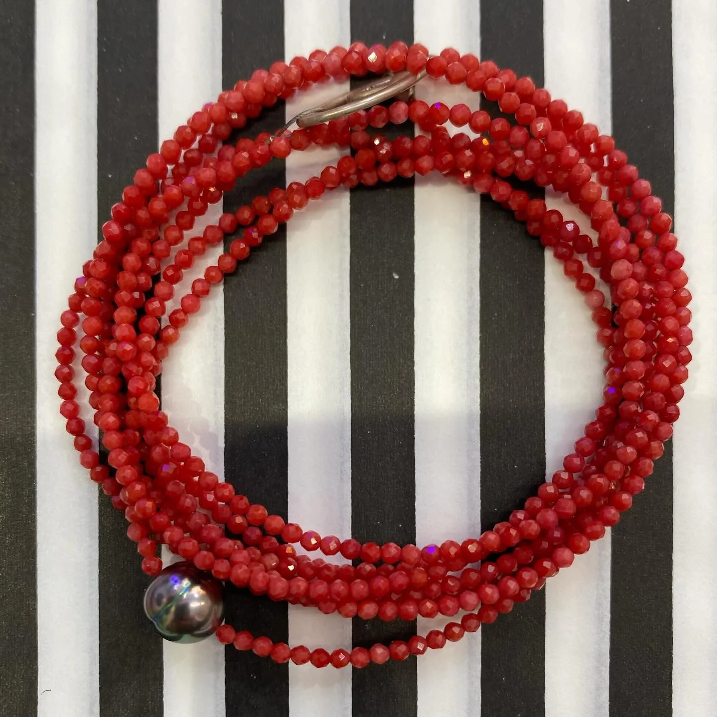 .
.
IT IS WELL WITH MY SOUL.
.
.
.
#armoderhals 
#oderbeides 
#schm&uuml;ckdichhappy 
#mitoderohne 
#lassdichbeschenken 
oder
#kaufsdireinfachselber
#schmuckst&uuml;ck 
#contemporaryjewelry 
#contemporaryjewellery 
#zeitgen&ouml;ssischerschmuck 
#jed