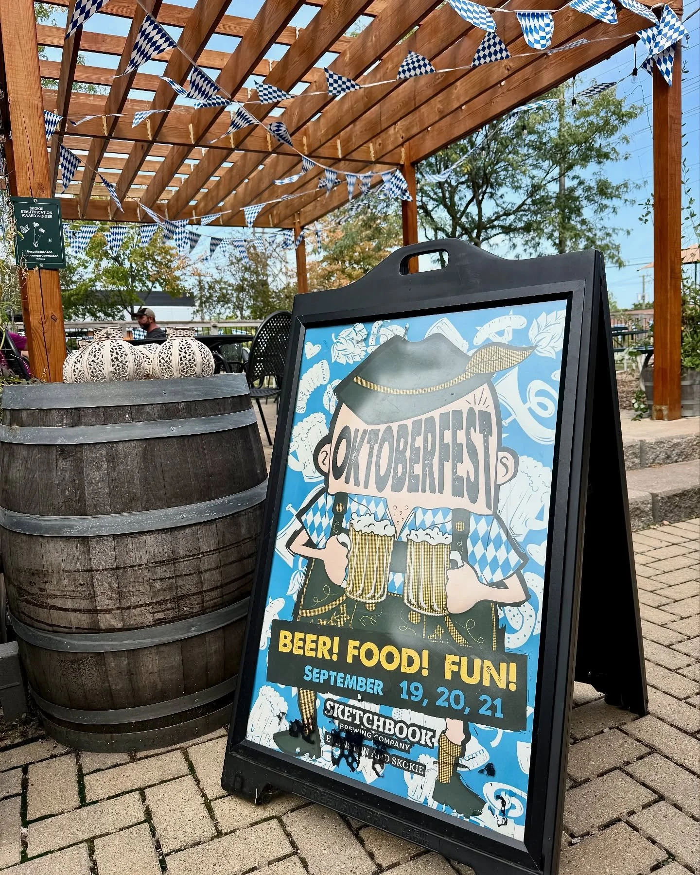 Oktoberfest weekend is here!! Tonight we&rsquo;ve got Stein hoisting contests at 6:00. Yellow Duck Truck beer brats and more in + live music in Skokie. Mustard&rsquo;s Last Stand brats and hot dogs in Evanston. Check out the full schedule at the link