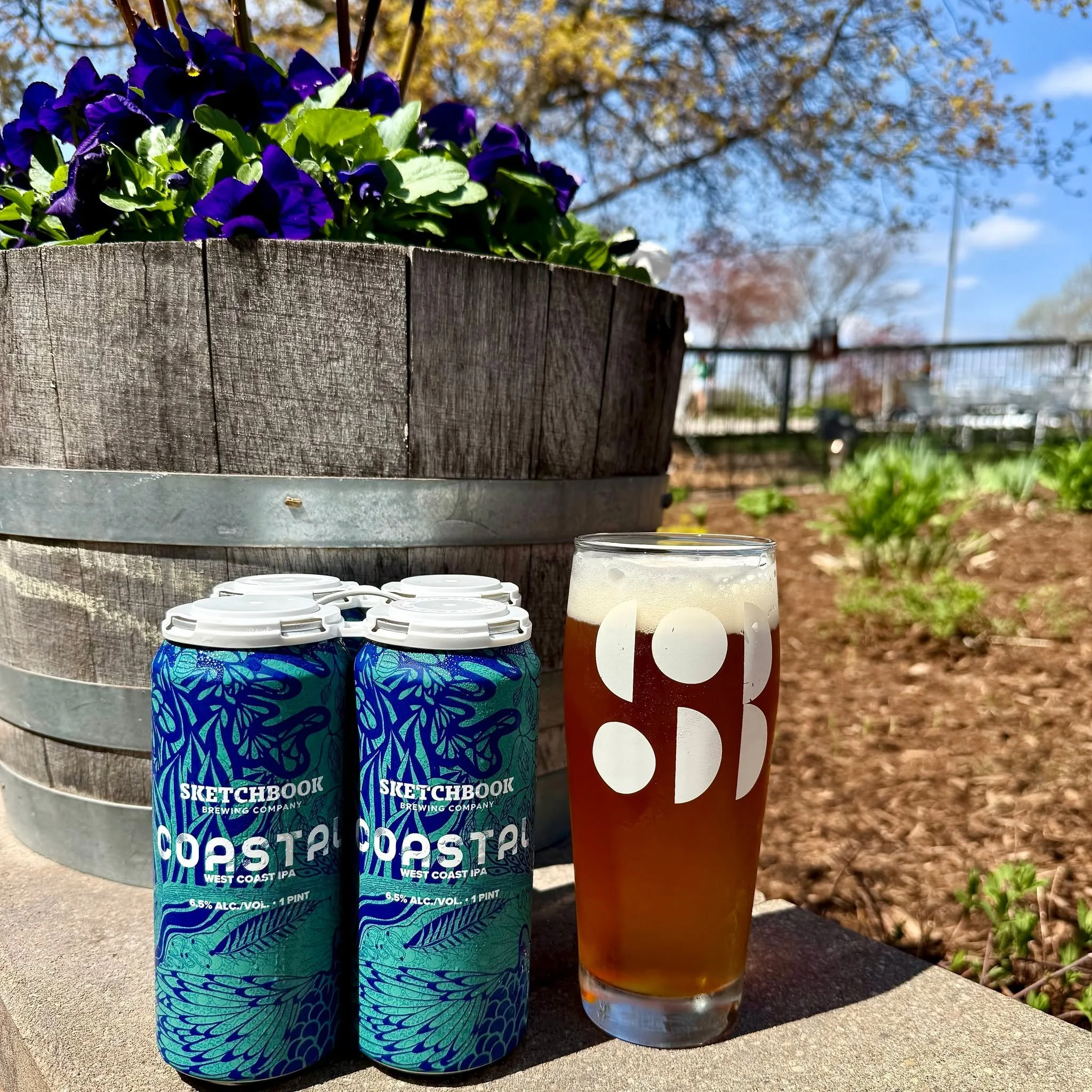 Calling all freshies! We&rsquo;ve got the freshiest of fresh batches of Coastal West Coast IPA and No Parking citra pale ale back on tap and in cans to go in both taprooms, as well as around town at your favorite beer shops. Happy Weekend!
☀
🍺
☀
🍺

