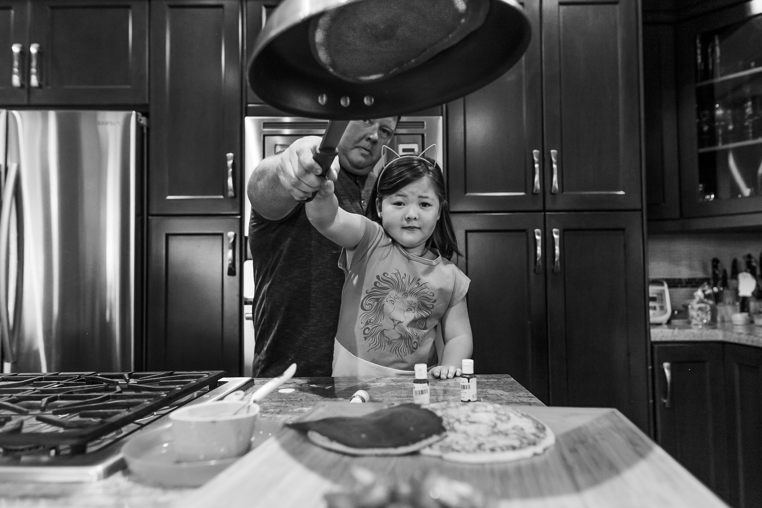 Surrey Family photographer. Vancouver family photographer, klutch Photography, documentary photography, candid photography, flipping pancakes with dad