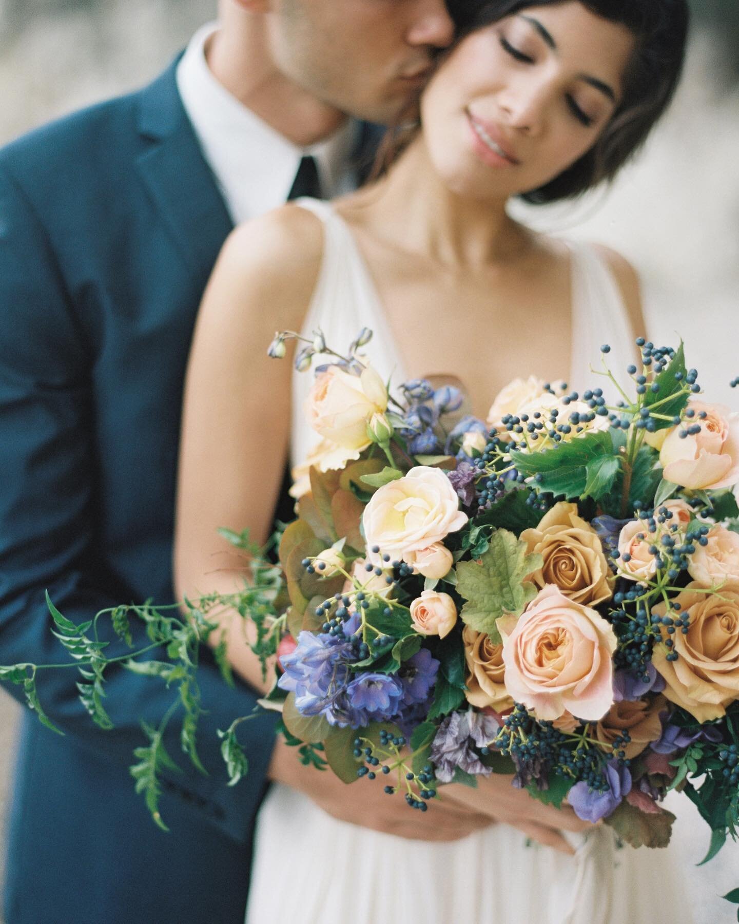 For Wilder, settings play a large part of the inspiration of the bouquet ingredients. This coastal cove had the richest blue ocean and a warmth to the golden hour glow that felt like California royalty. 

__
image @winsomeandwright 
gown @leannemarsh