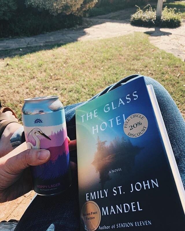 Picked up some more beers at Stonecloud and enjoying this warm weather before it gets cold again. 🍻📖☀️