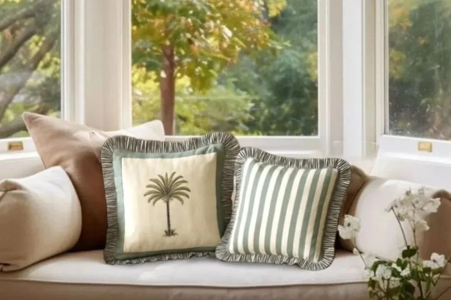 Frill cushion Palm.jpg