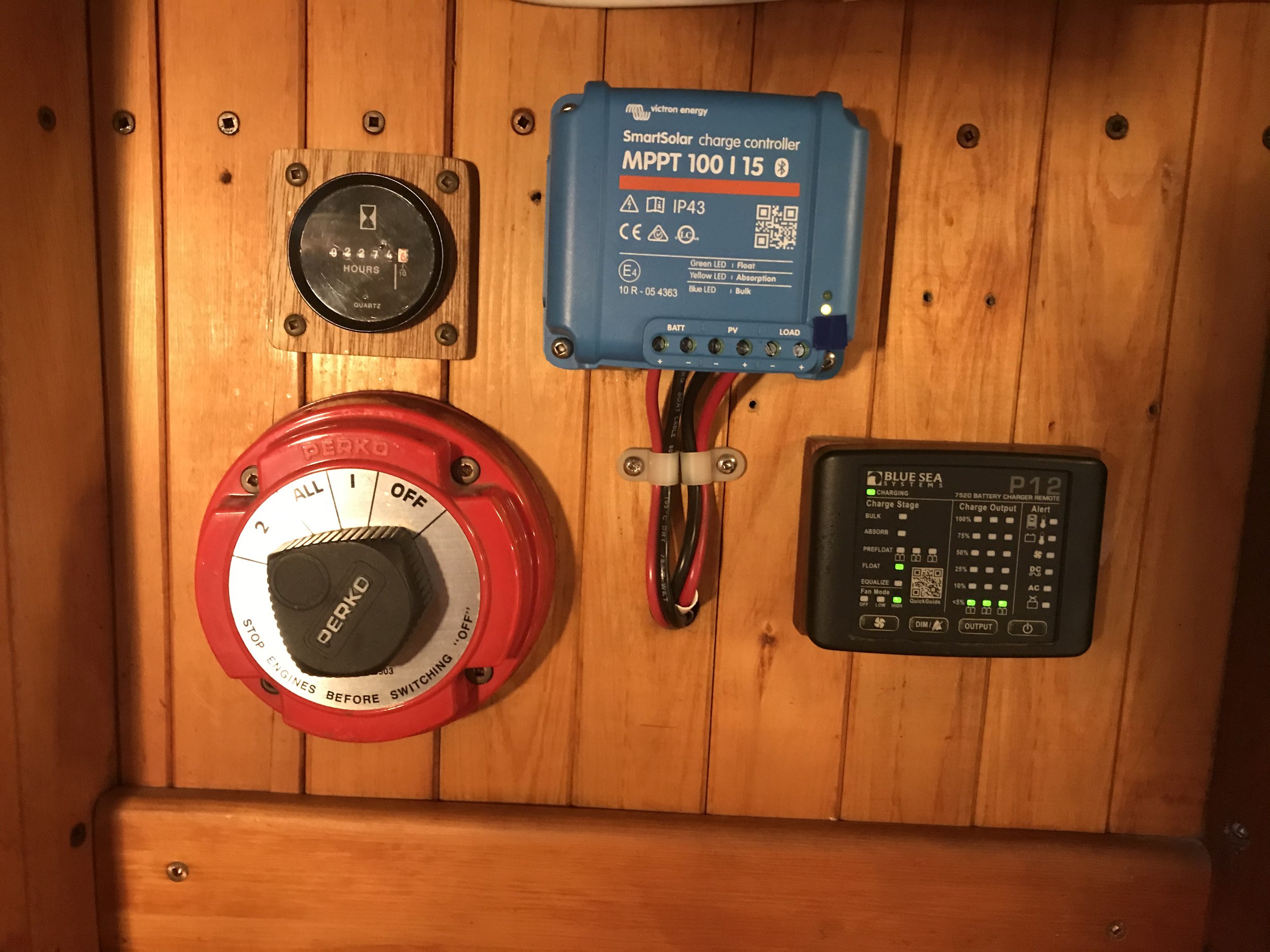 Battery switch, Victron Controller.jpg