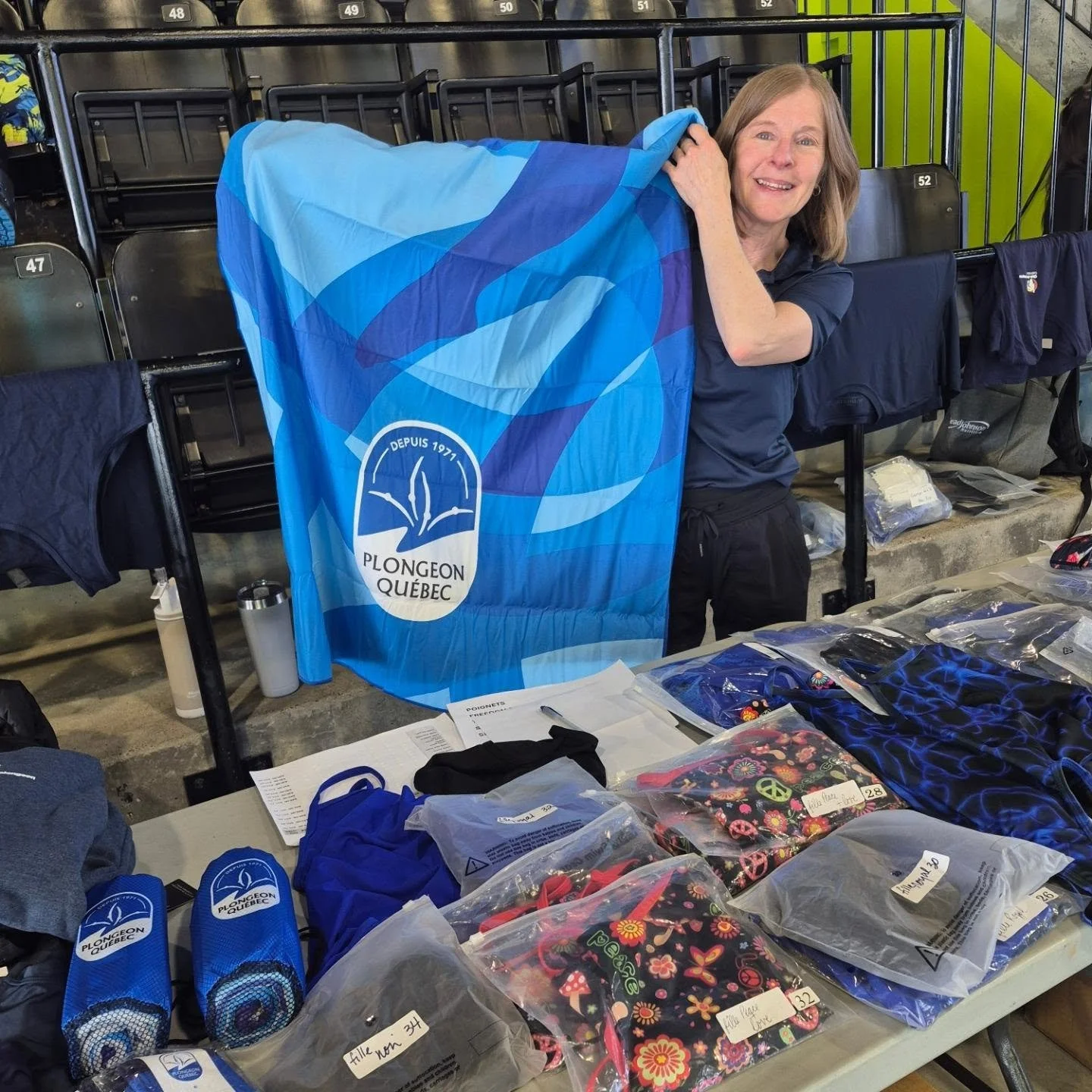 Plongeon Qu&eacute;bec est heureuse de vous d&eacute;voiler le lancement de sa nouvelle serviette de microfibre, en collaboration avec @solem.ca ! 🤩

La serviette &agrave; l'effigie de Plongeon Qu&eacute;bec est en vente cette fin de semaine au Cham