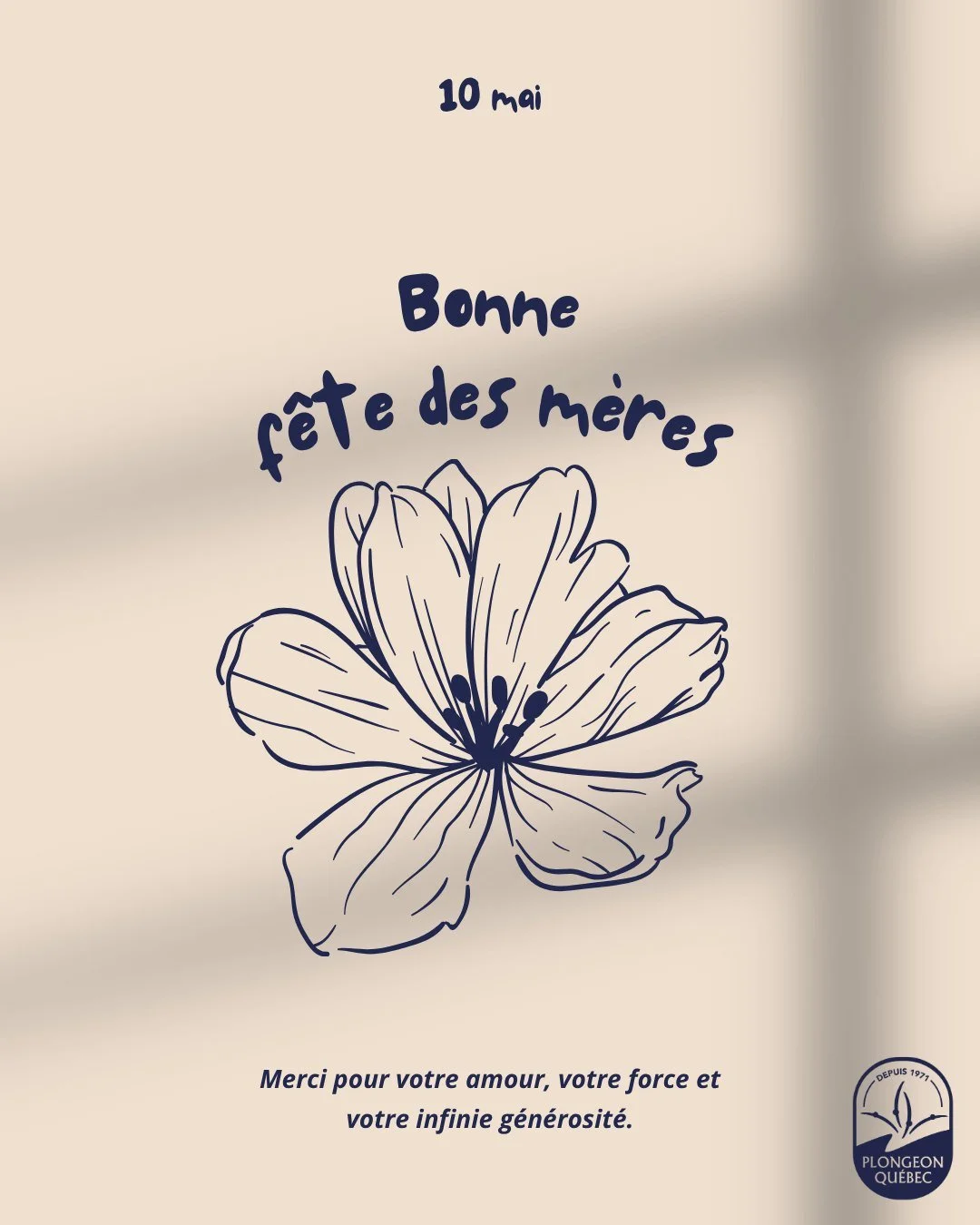 Aujourd&rsquo;hui, on c&eacute;l&egrave;bre celles qui encouragent, qui soutiennent et qui inspirent, sur le bord de la piscine comme dans la vie quotidienne.💙

&Agrave; toutes les mamans, celles qui accompagnent, qui &eacute;coutent, qui motivent e
