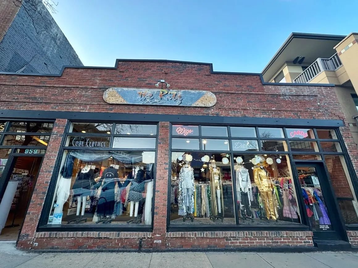 ✨🌚🌞🌝✨
Celebrating the eclipse in style over here! Did a themed window and spent monday morning at the store watching the magic outside our front door. Hope you got the chance to see it too! 
.
.
.
.
.
.
#eclipse #eclipse2024 #downtownboulder #love