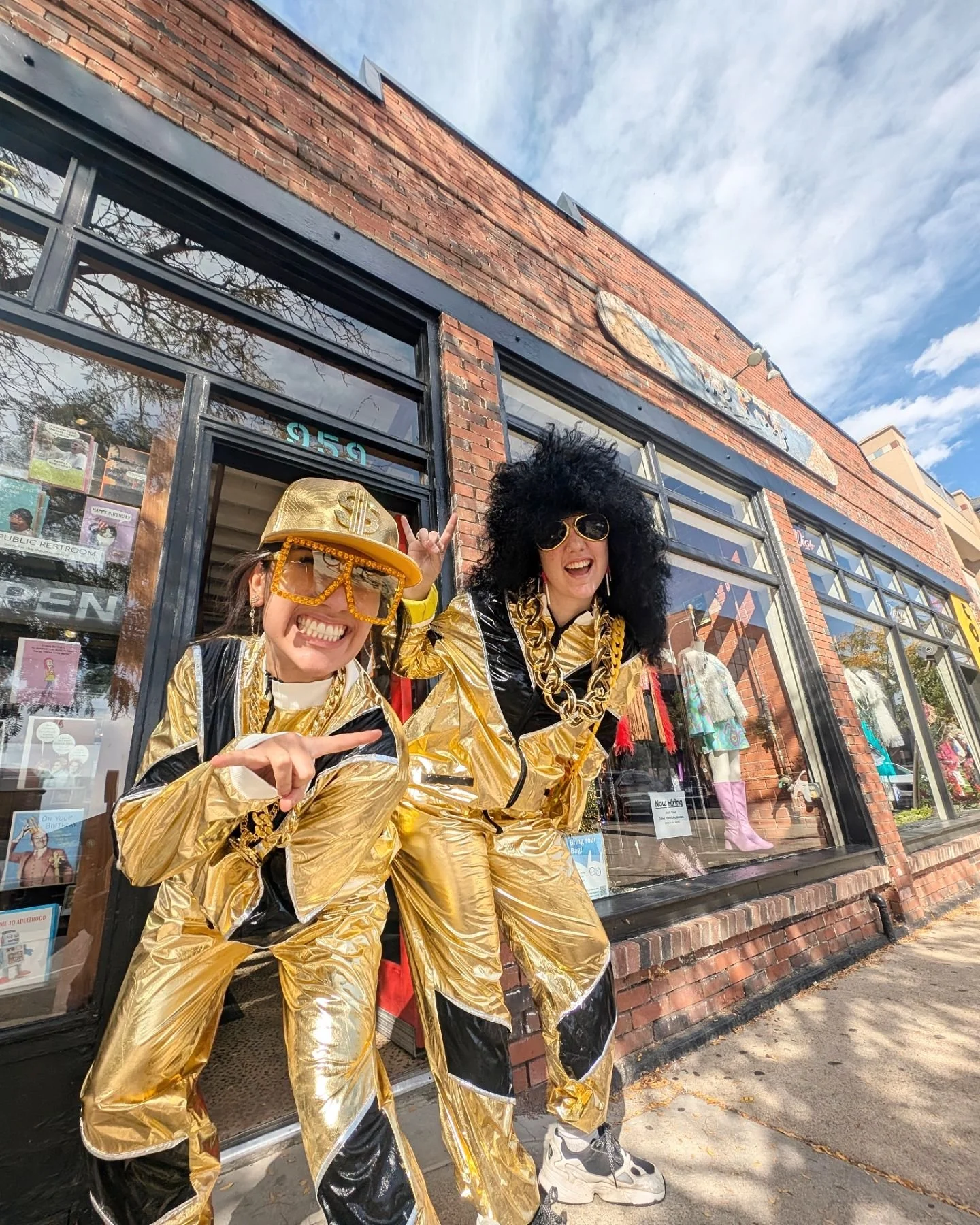💥GOLD OUT💥
.
.
.
.
#halloween #cuboulder #coloradolife #boulder #bouldercommunity #skobuffs #cubuffs #cubuffsfootball #keepboulderfun #keepboulderweird #blackandgold #costumes #twinning #groupcostume #costumeinspo #costumestore #halloweenstore #buf