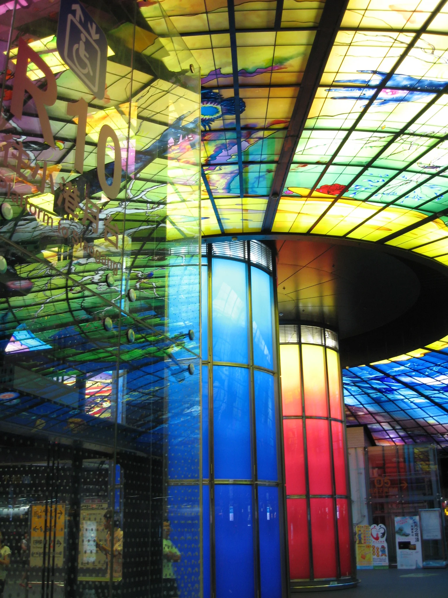  Kaohsiung, Taiwan  Canon PowerShot SD550  8mm, f/2.8, 1/30s 