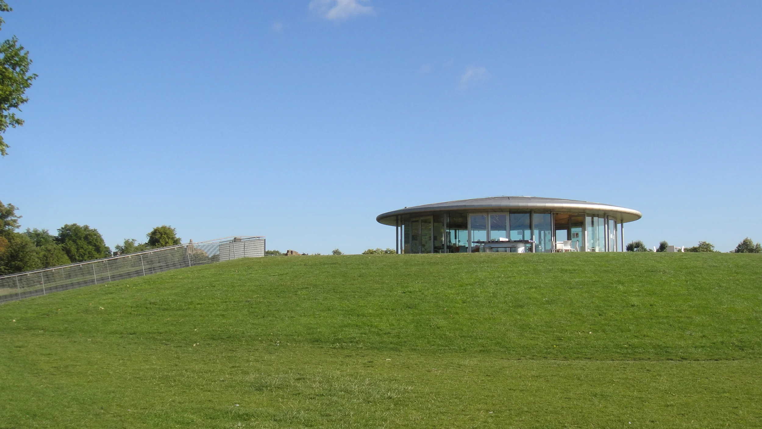  London, England  Sony Cyber-Shot DSC TX1  6mm, f/5.6, 1/500s, ISO 125 