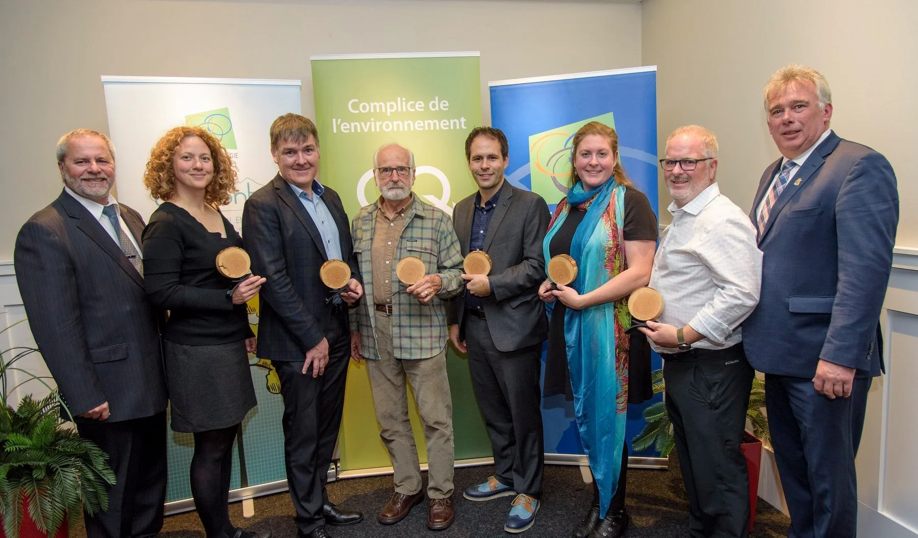 Sur la photo (de gauche à droite): Richard Marois, président du CRE Montérégie; Geneviève Poirier-Ghys, responsable de la conservation et des communications au Centre de la nature du Mont-Saint-Hilaire; Éric Bouchard, conseiller municipal de la Vill…