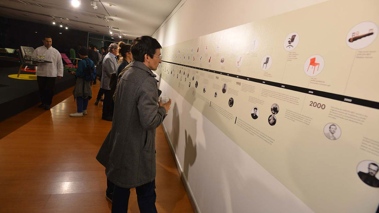 Me Siento Bien: una exposición de sillas