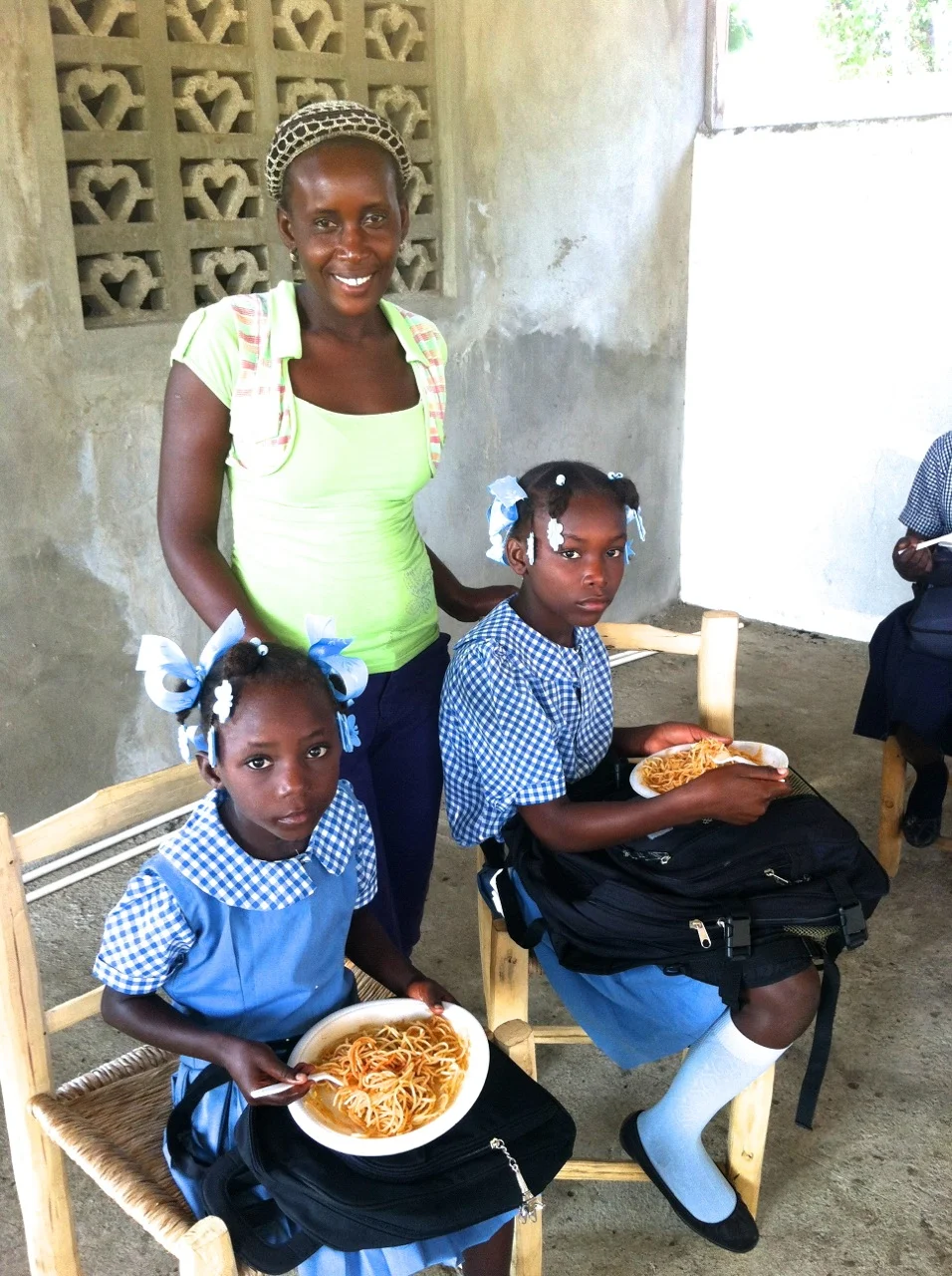 Jiji with her two children! 
