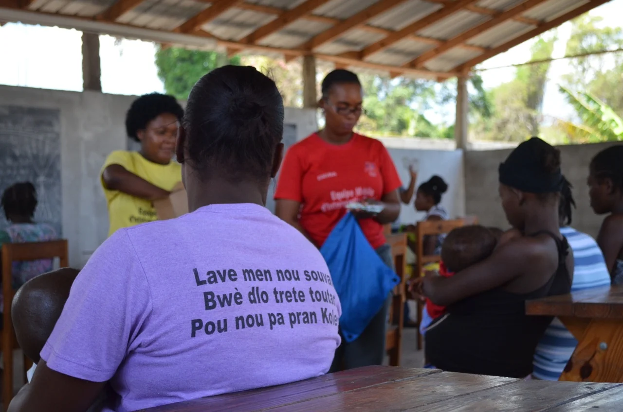 The mothers receive packets of oral rehydration solution