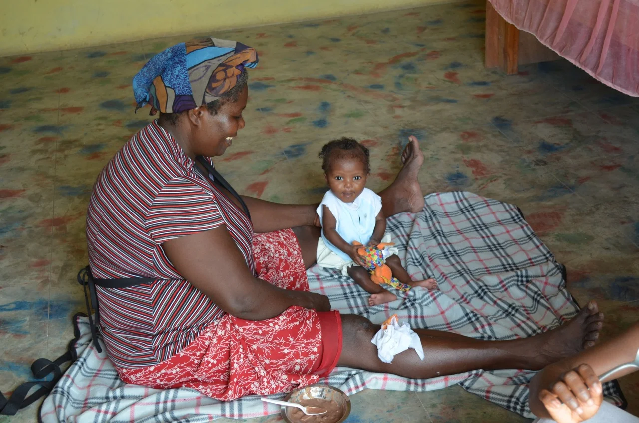 Clara and her grandma inside the recovery room
