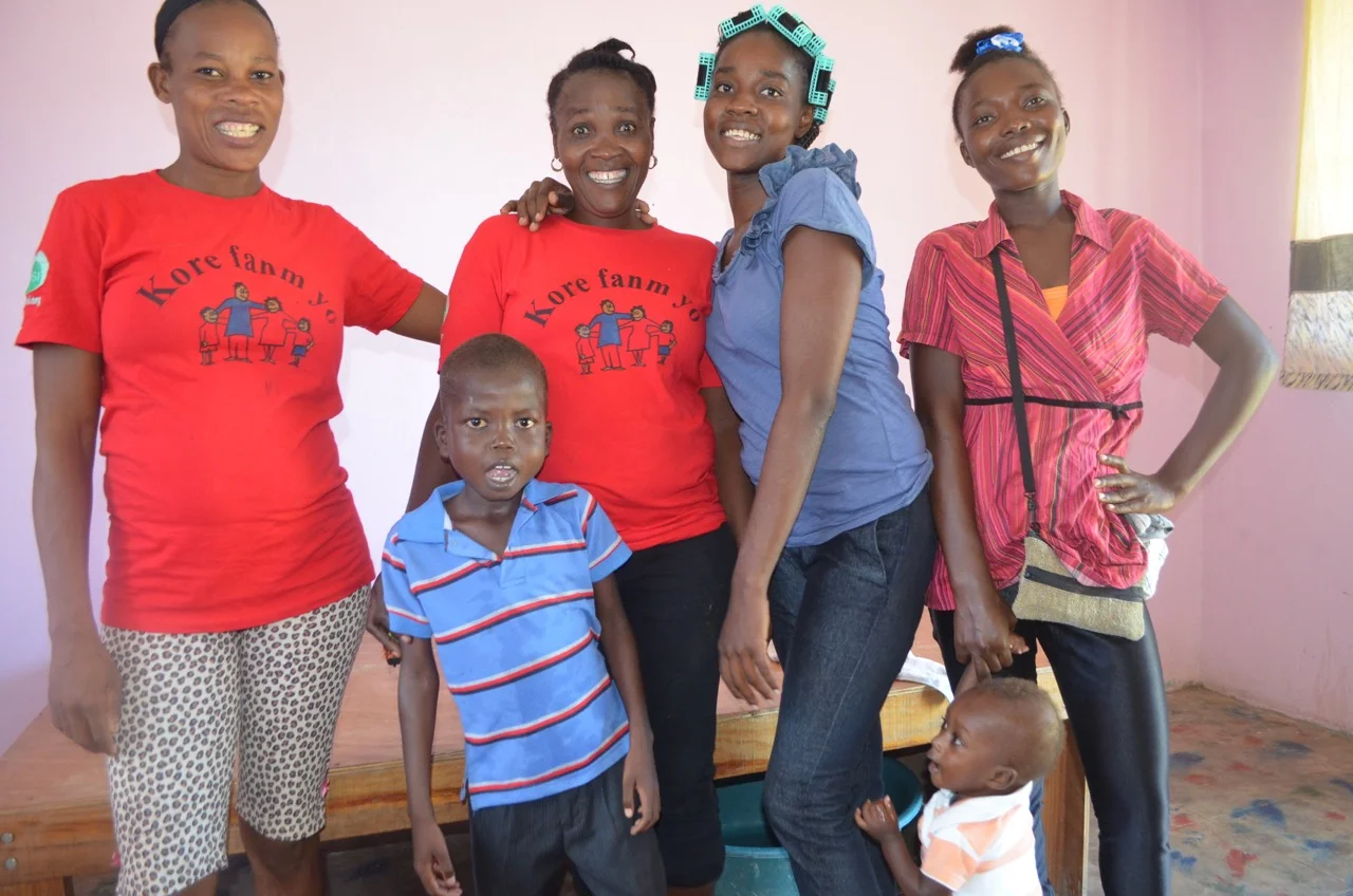 Juslaine (center) with Kely and other mothers as they prepare to leave the center for the weekend 