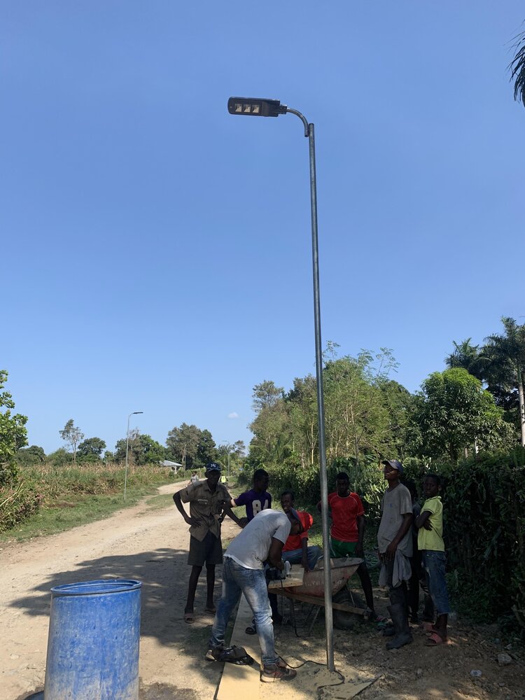 With many hands to make the load light, 20 solar-powered lamps were installed in just 8 hours.