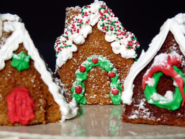 Gingerbread House Gingerbread Cake - festive Christmas dessert
