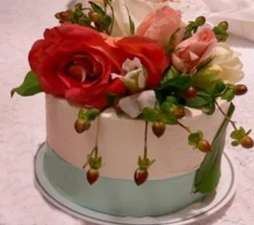 rose hips wedding cake
