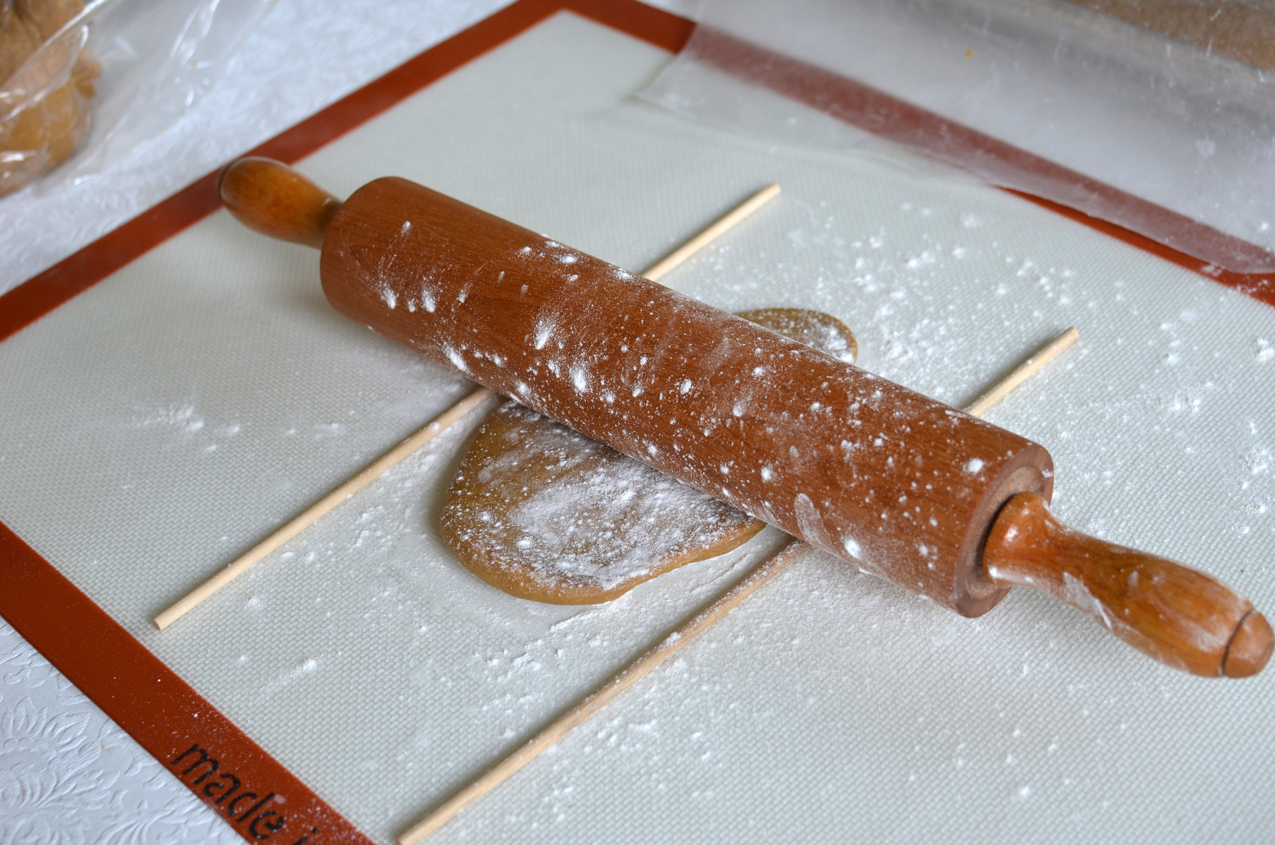 how to make cerditos, cochinitos, marranitos, or puerquitos cookies. how to photos