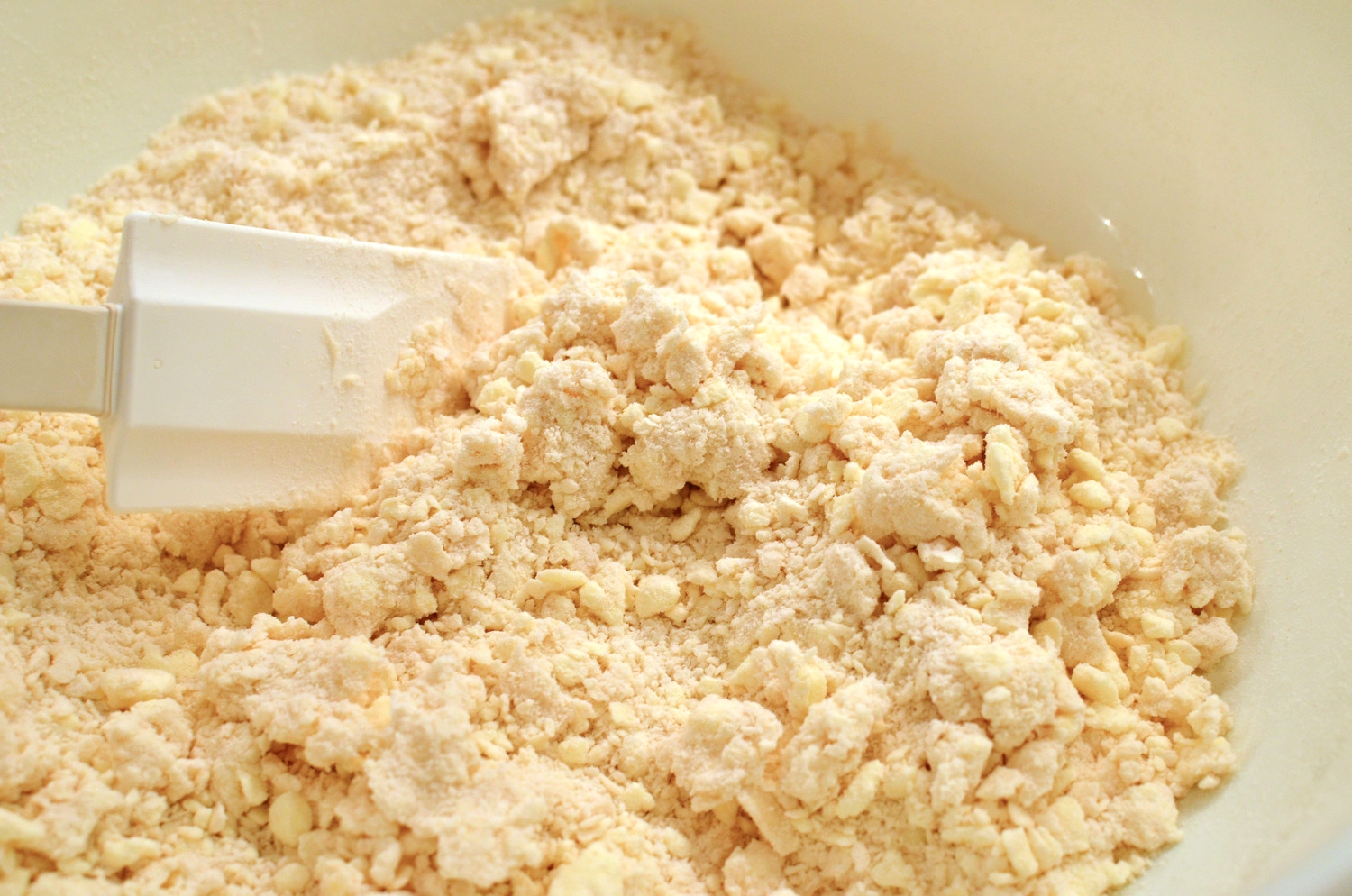 Here's what my crust mixture looked like after breaking up the large butter flakes and stirring in the cream and vinegar. I know it looks like it needs more liquid at this point, but it doesn't.
