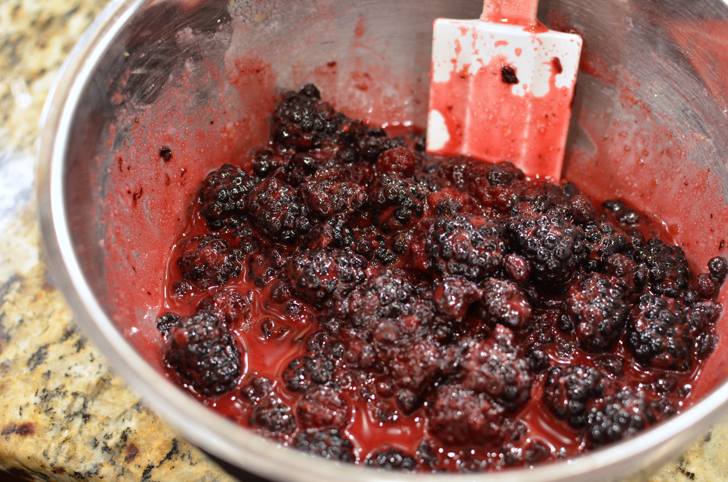 Here's the filling just before I poured it into the bottom crust. Not sure why the photo I took of the filled crust disappeared from my camera. That's been happening a lot lately. Maybe it's time for a new sd card (?).