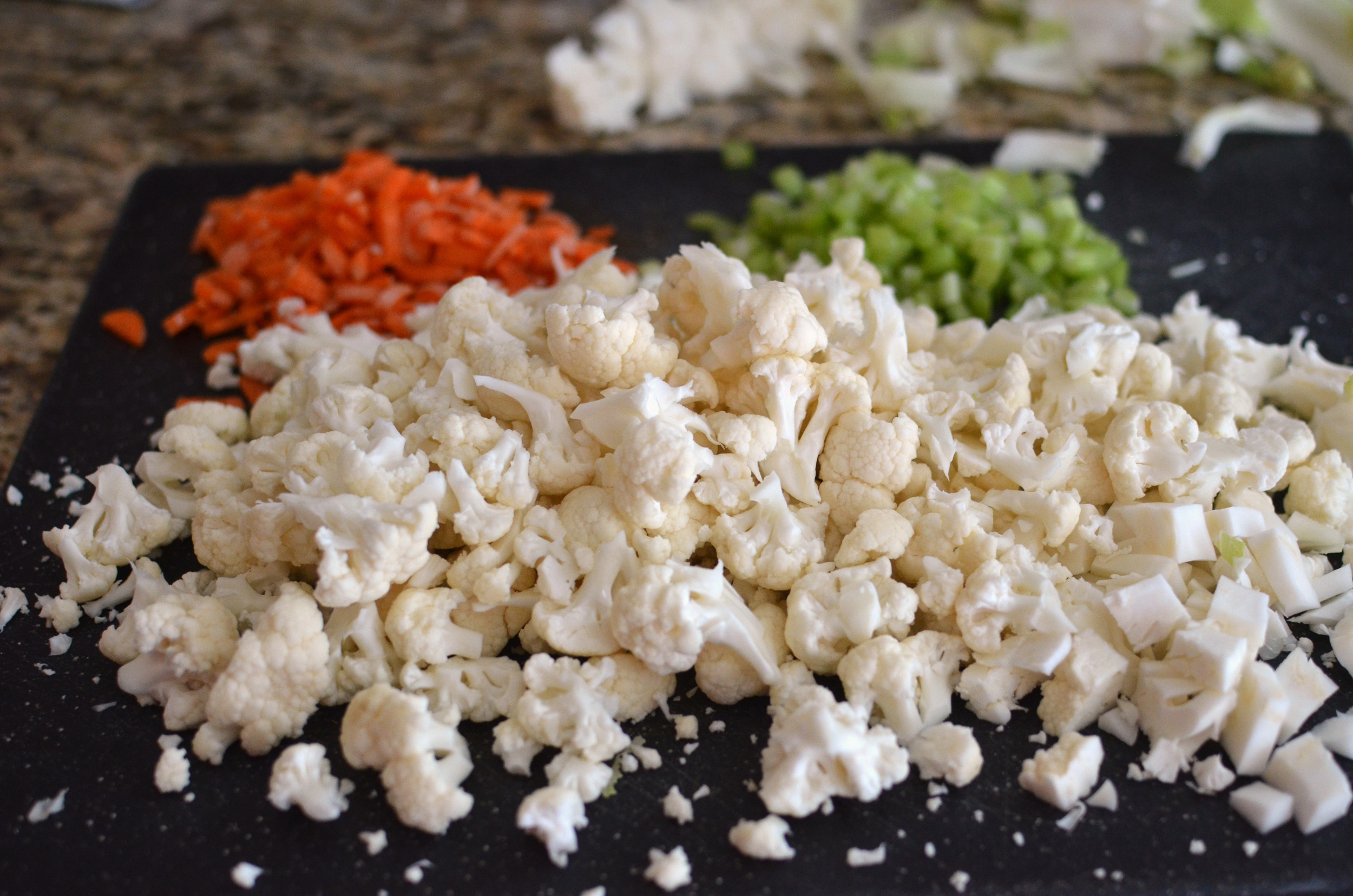 cheesy cauliflower soup recipe. how to make cheesy cauliflower soup. how to make cauliflower soup. using cauliflower in soup. how to make creamy cauliflower soup.