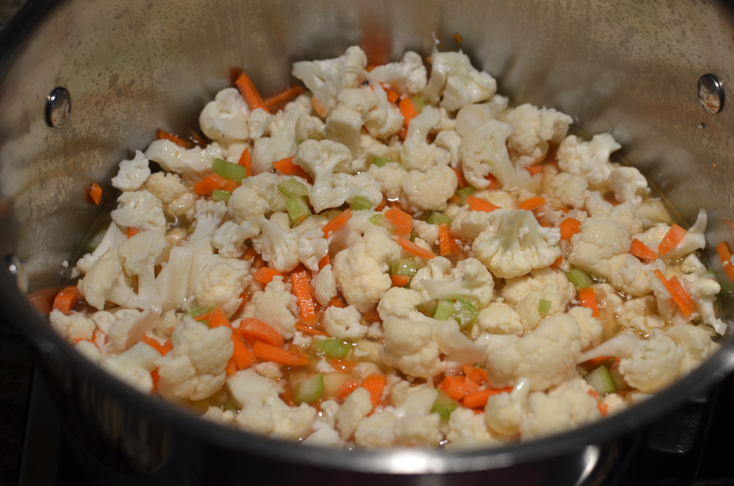 making the very best cheesy cauliflower soup.