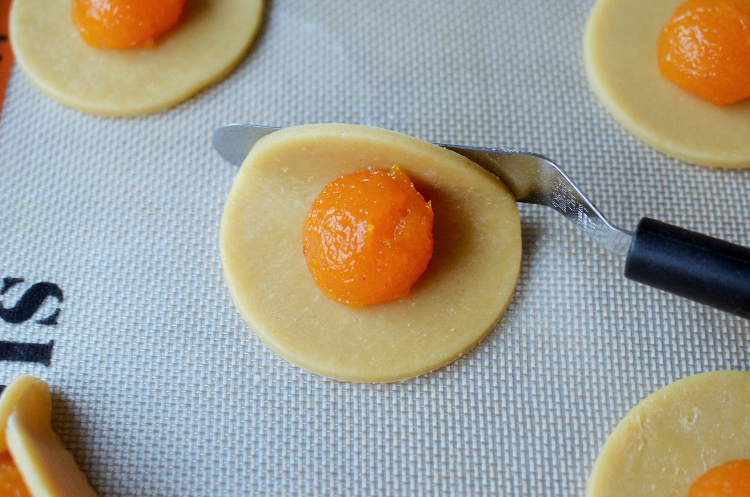 how to make hamantaschen. how to make hamantash. 