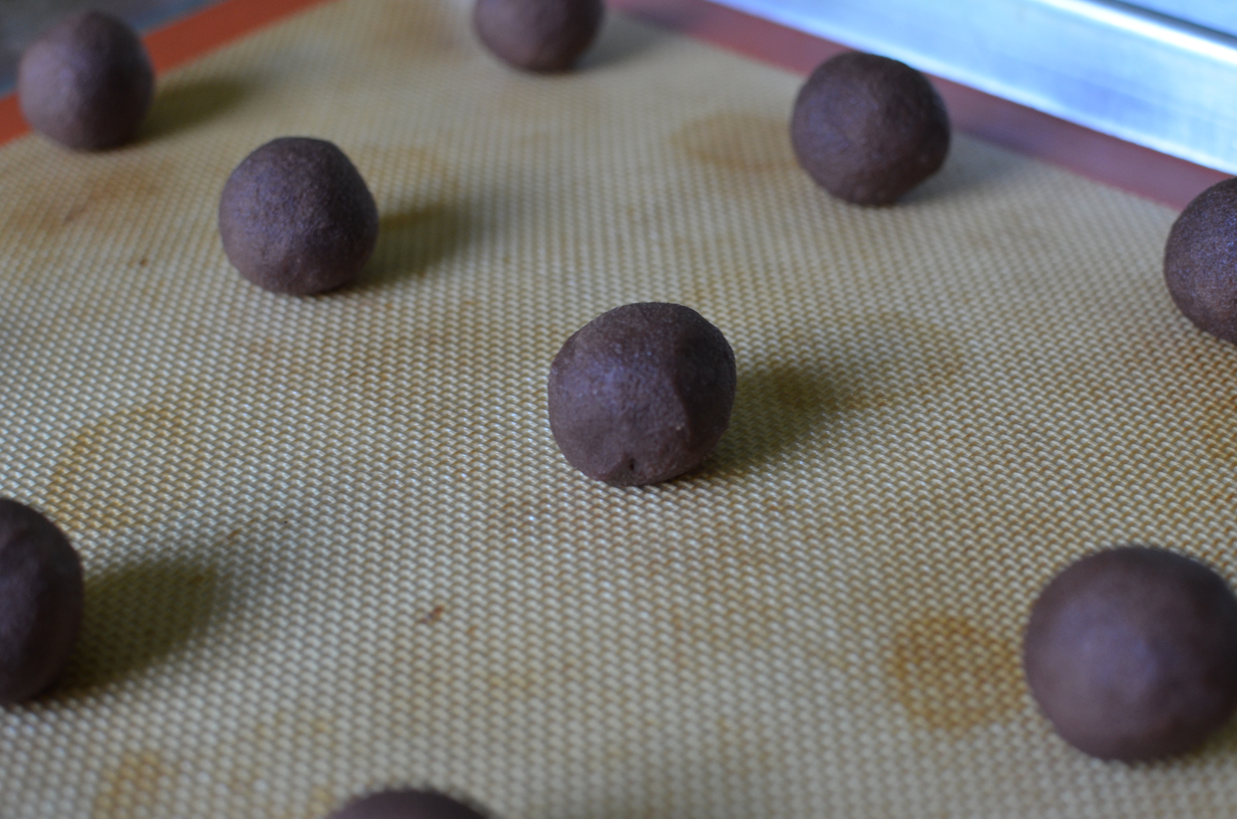 Roll the dough into round balls.