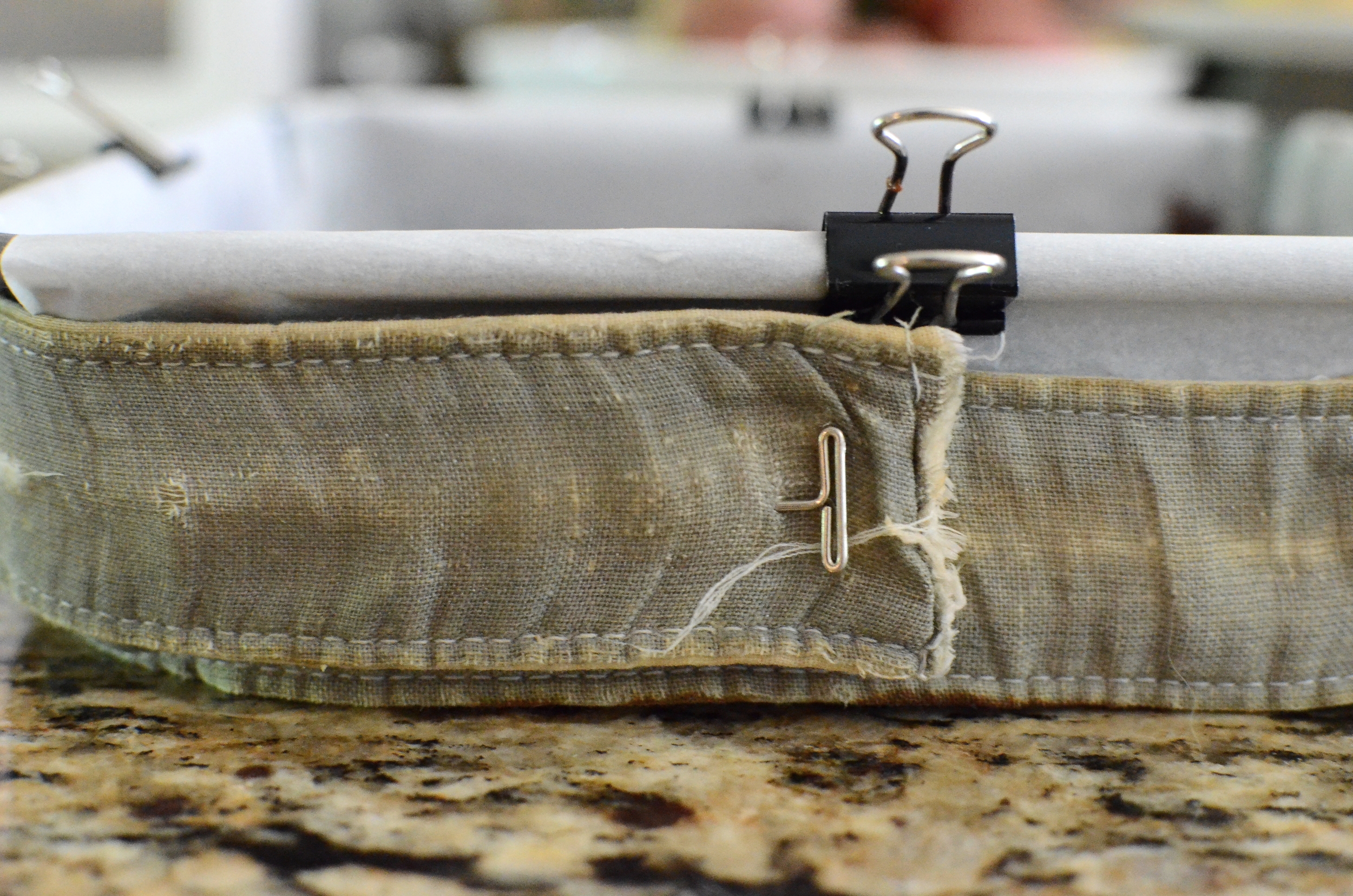 Wrap the pan with an insulated baking strip. Can you tell this one has been heavily used over the years? It's practically falling apart. 