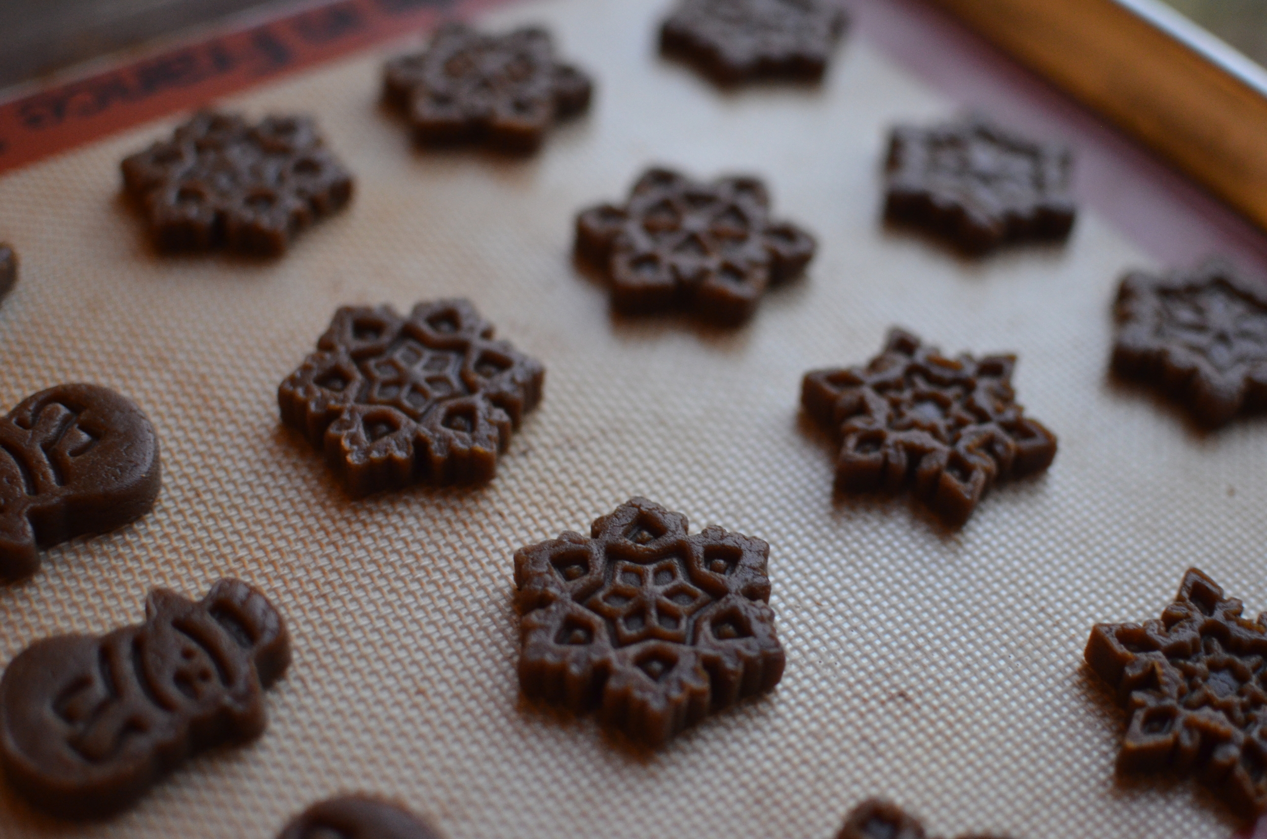 how to make gingerbread cookies from scratch - recipe and how to photos - ButterYum